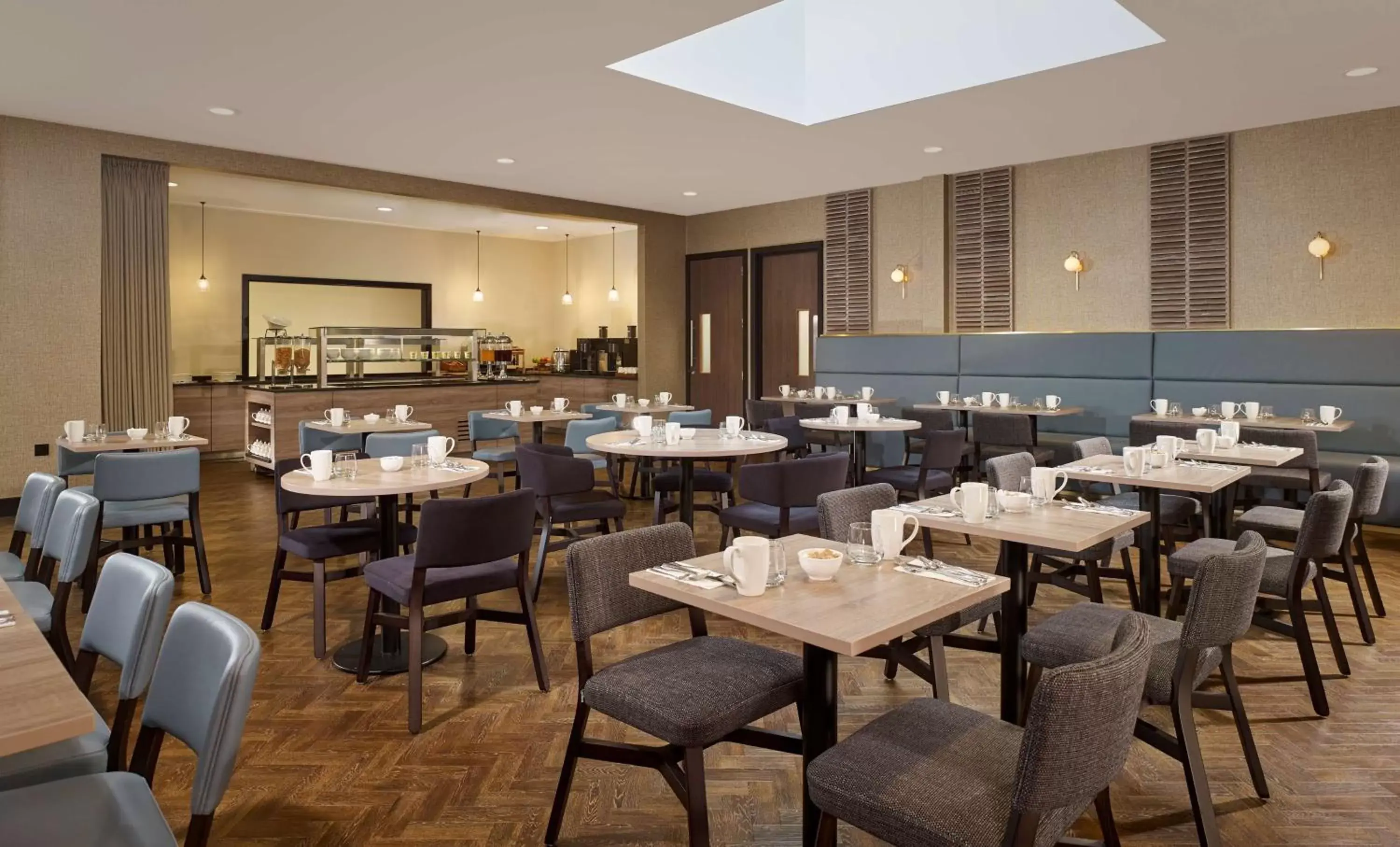 Dining area, Restaurant/Places to Eat in Doubletree By Hilton Hull