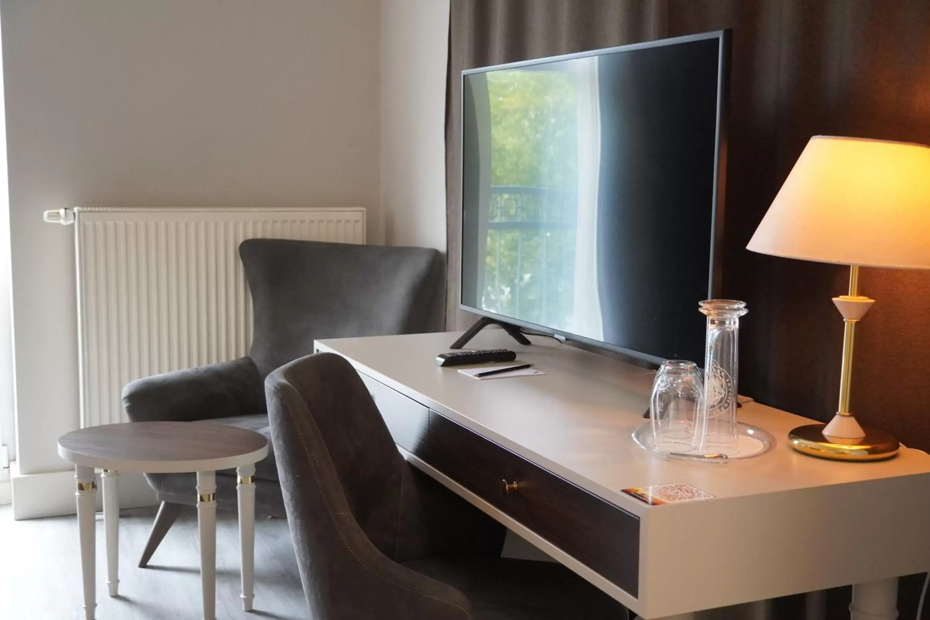 TV and multimedia, TV/Entertainment Center in City Hotel Frankfurt Bad Vilbel