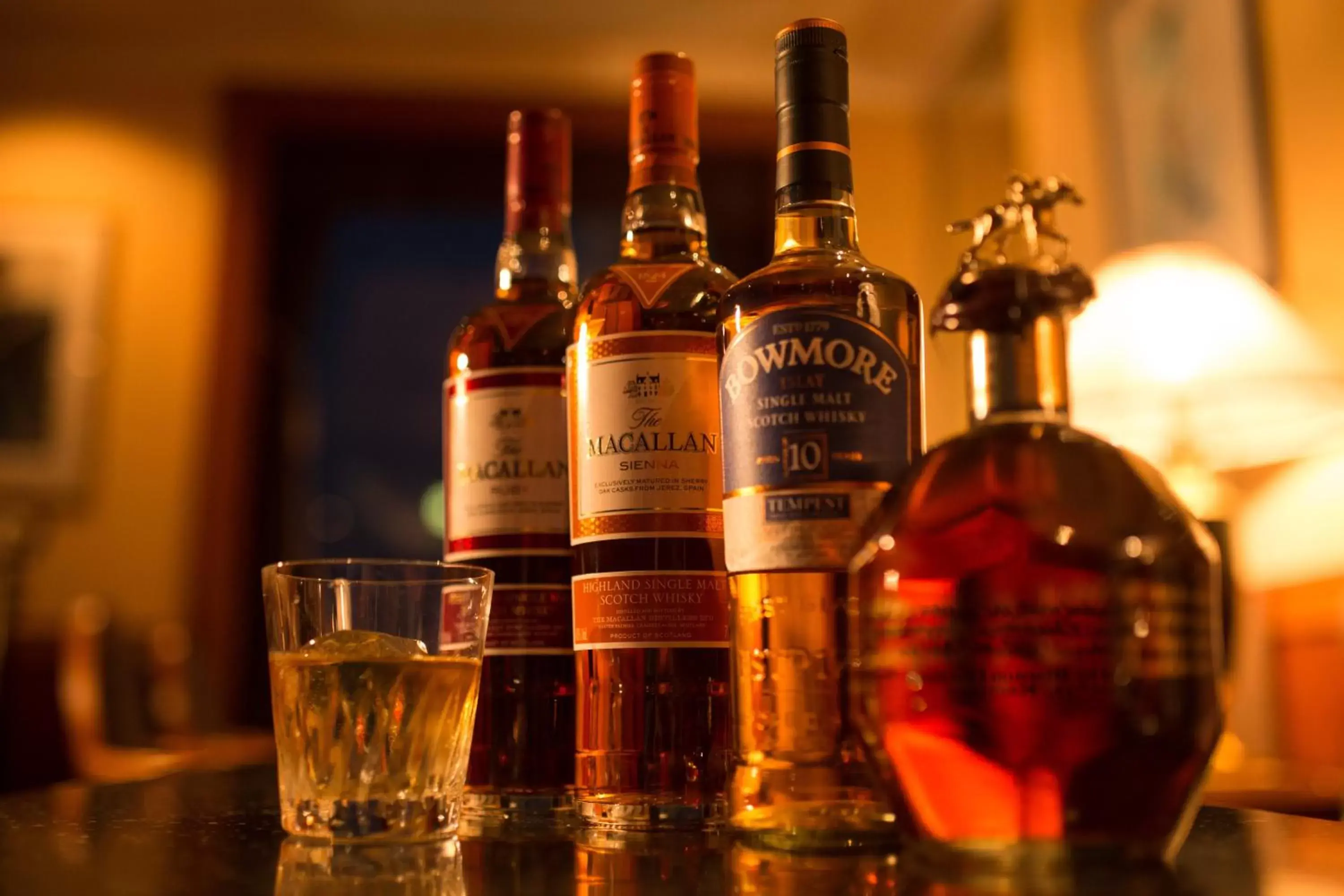 Lounge or bar in ANA Crowne Plaza Toyama by IHG Lounge or bar in ANA Crowne Plaza Toyama by IHG