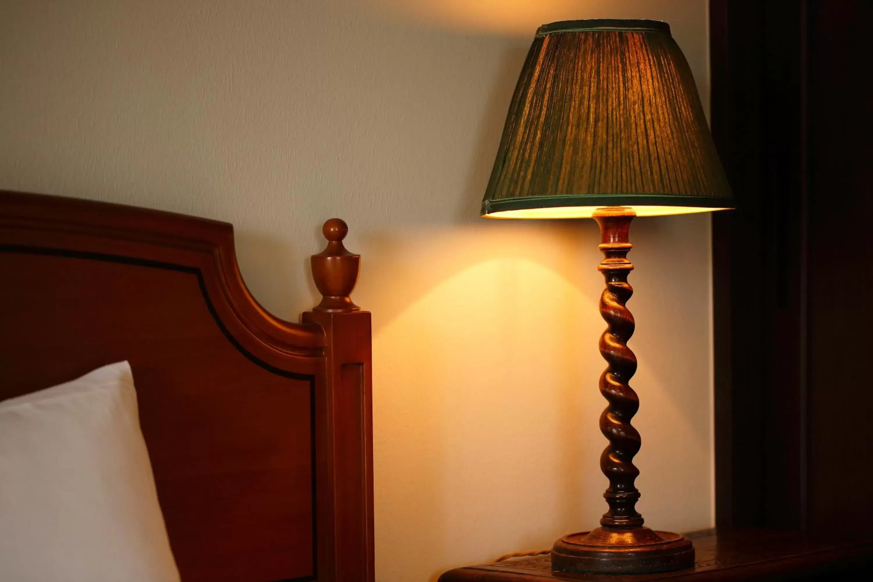 Decorative detail, Bed in Hotel Monterey Nagasaki Decorative detail, Bed in Hotel Monterey Nagasaki