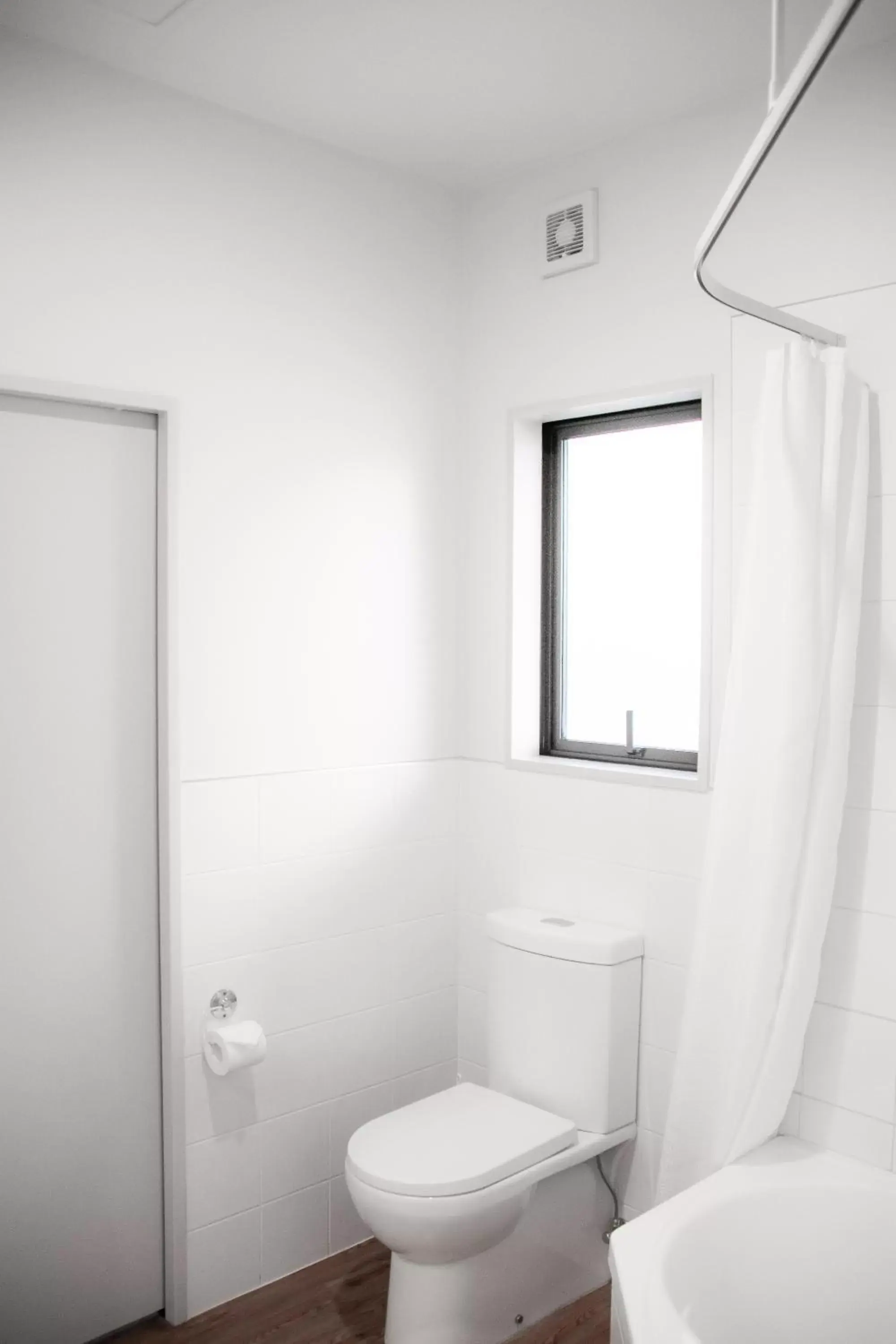 Shower, Bathroom in Carrick Lodge Motel