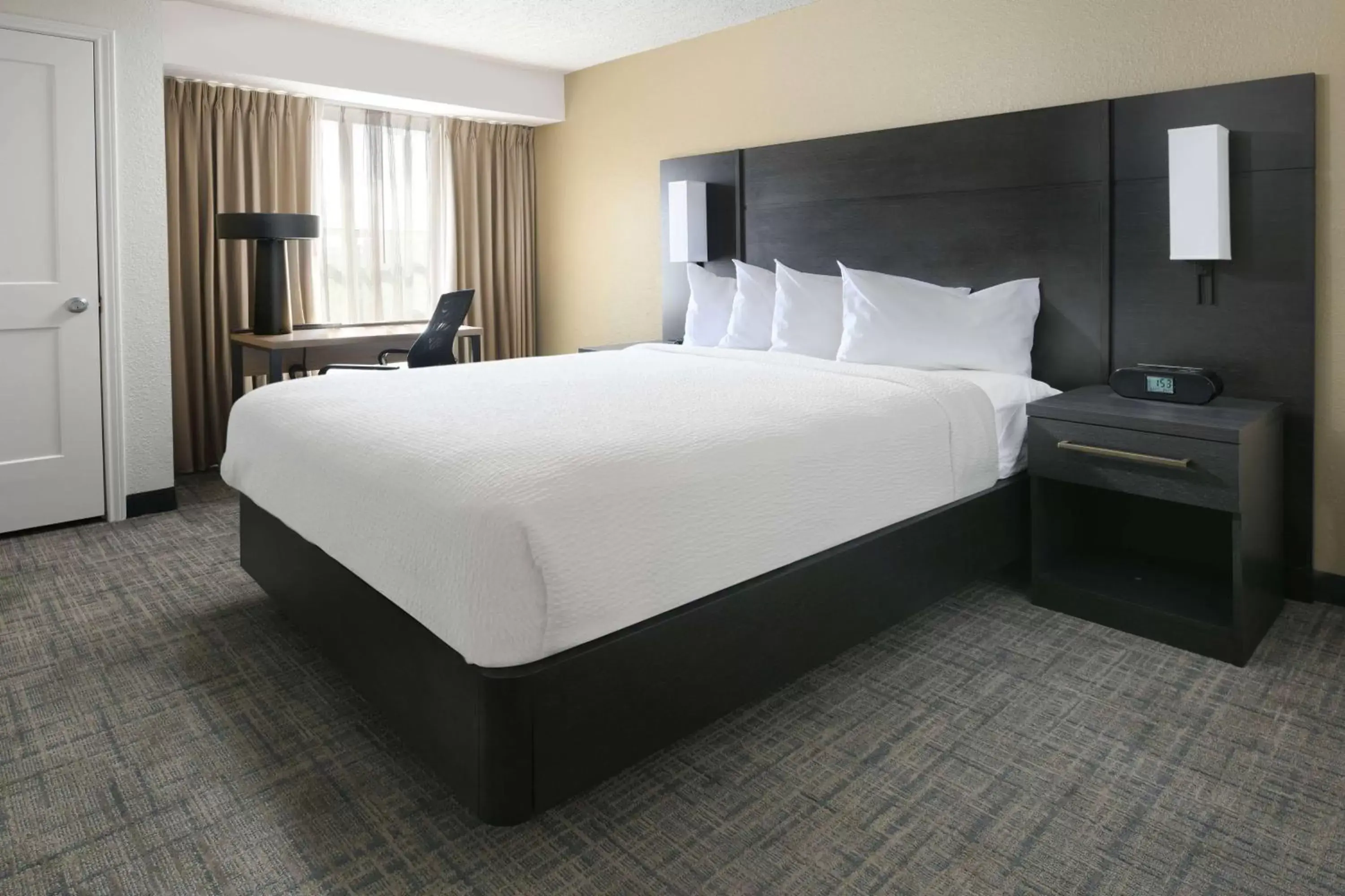 Photo of the whole room, Bed in Sonesta ES Suites Dallas Richardson