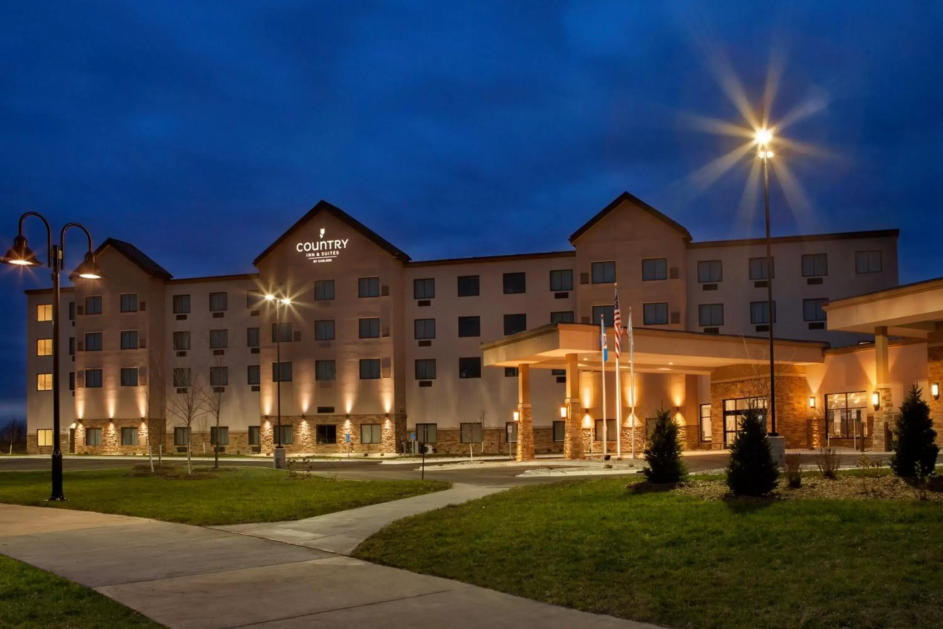 Facade/entrance, Property Building in Country Inn & Suites by Radisson, Bemidji, MN