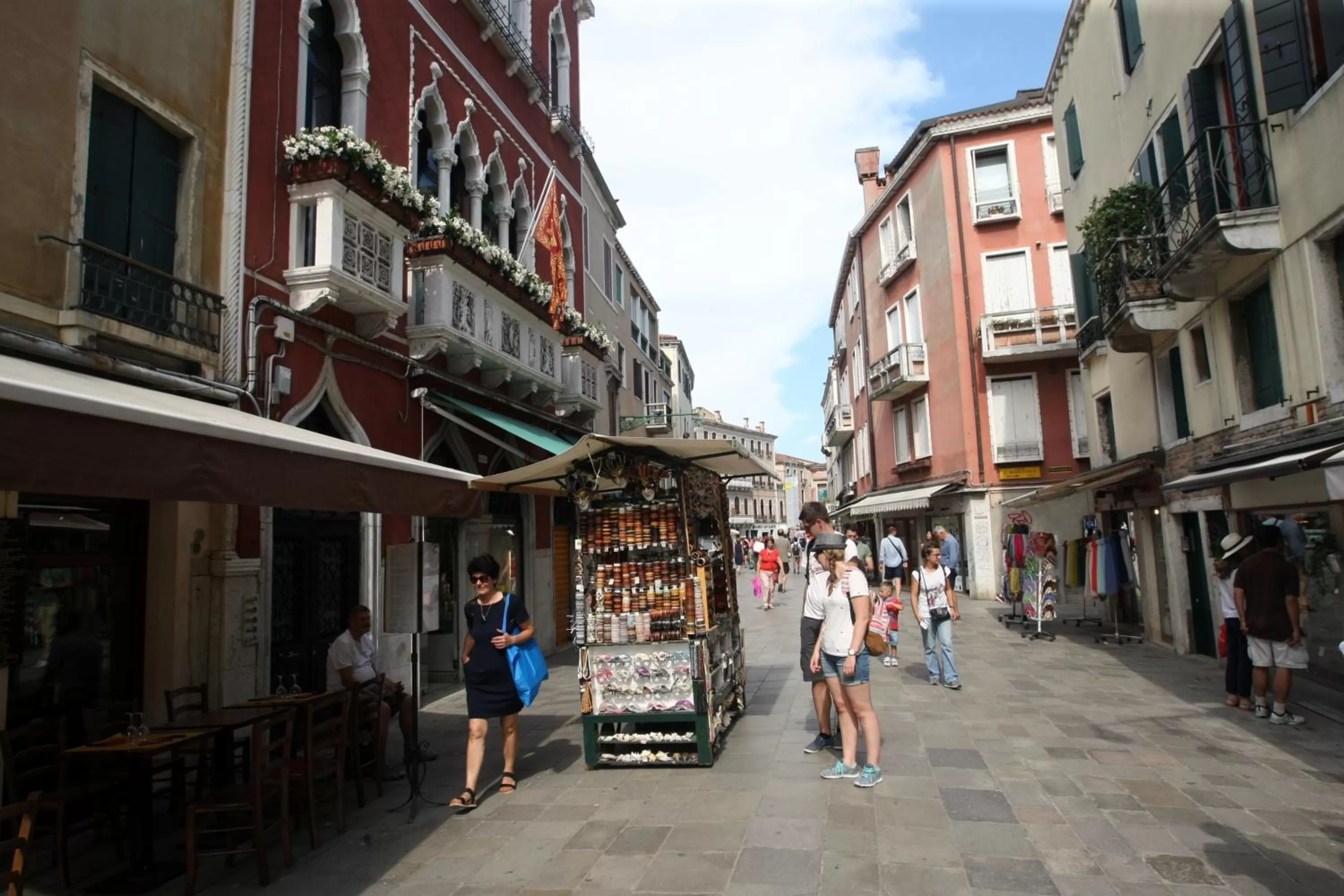 Street view in Art Dreams B&B