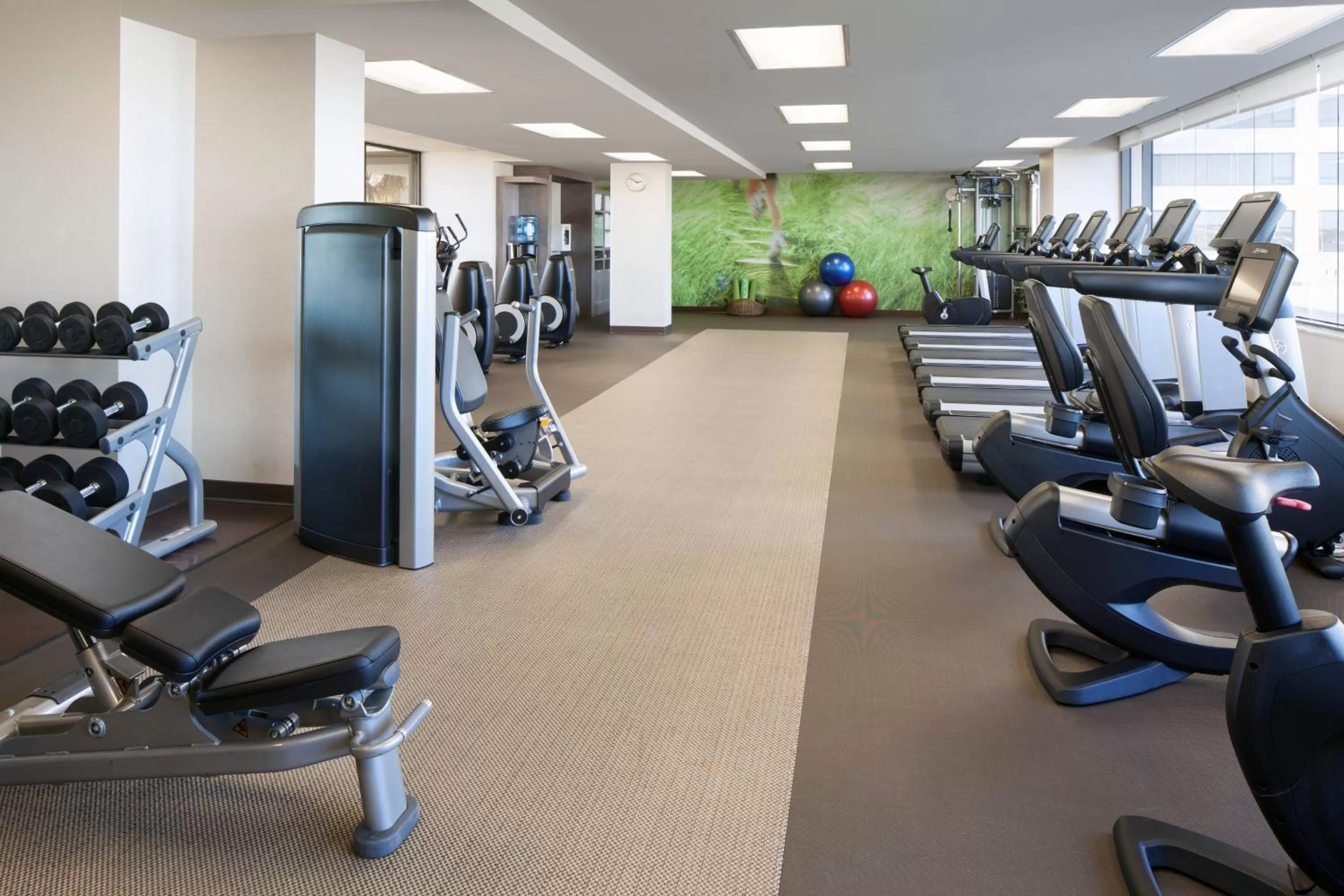 Fitness centre/facilities in The Westin Los Angeles Airport