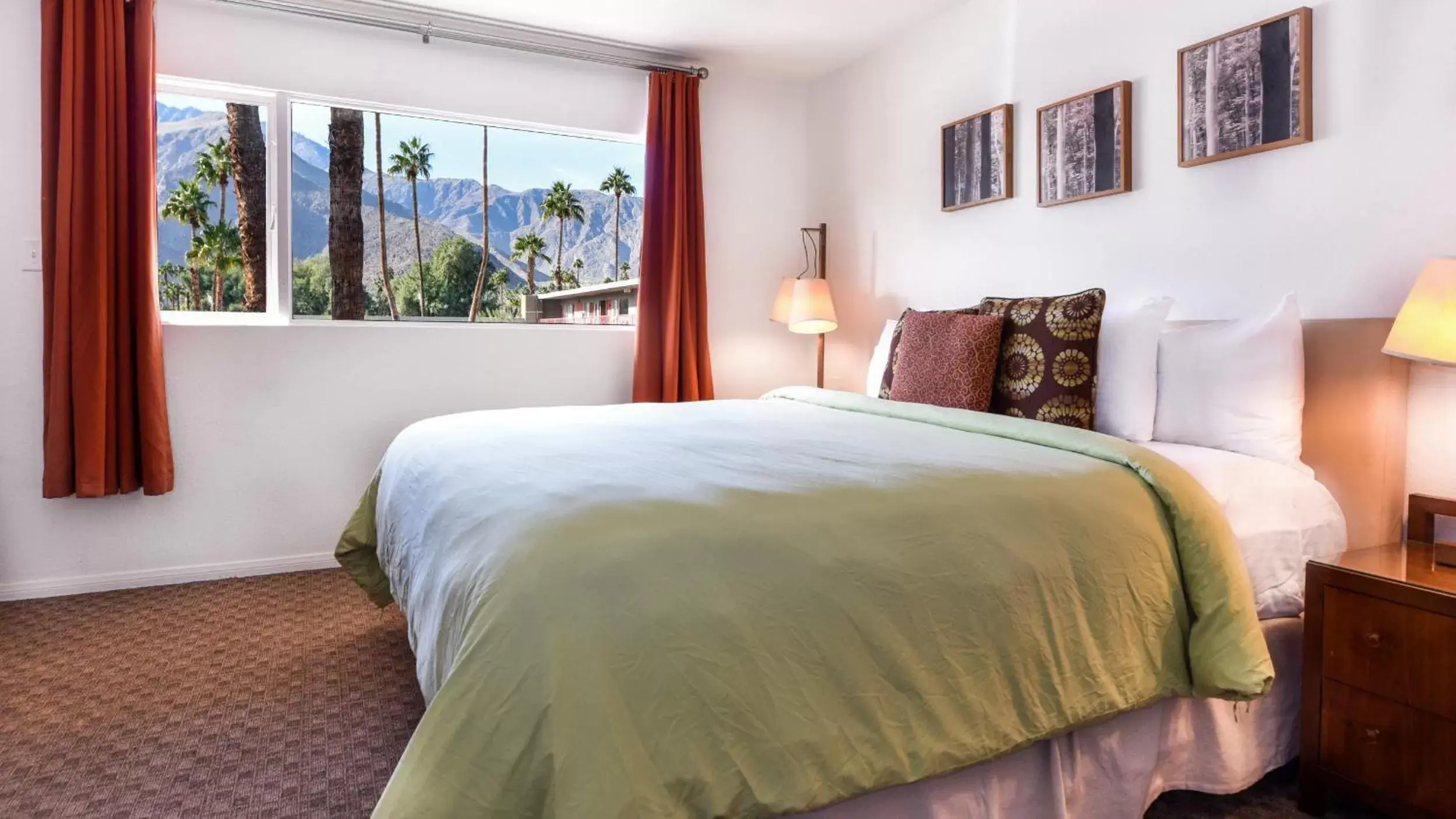 Bed in The Skylark, a Palm Springs Hotel