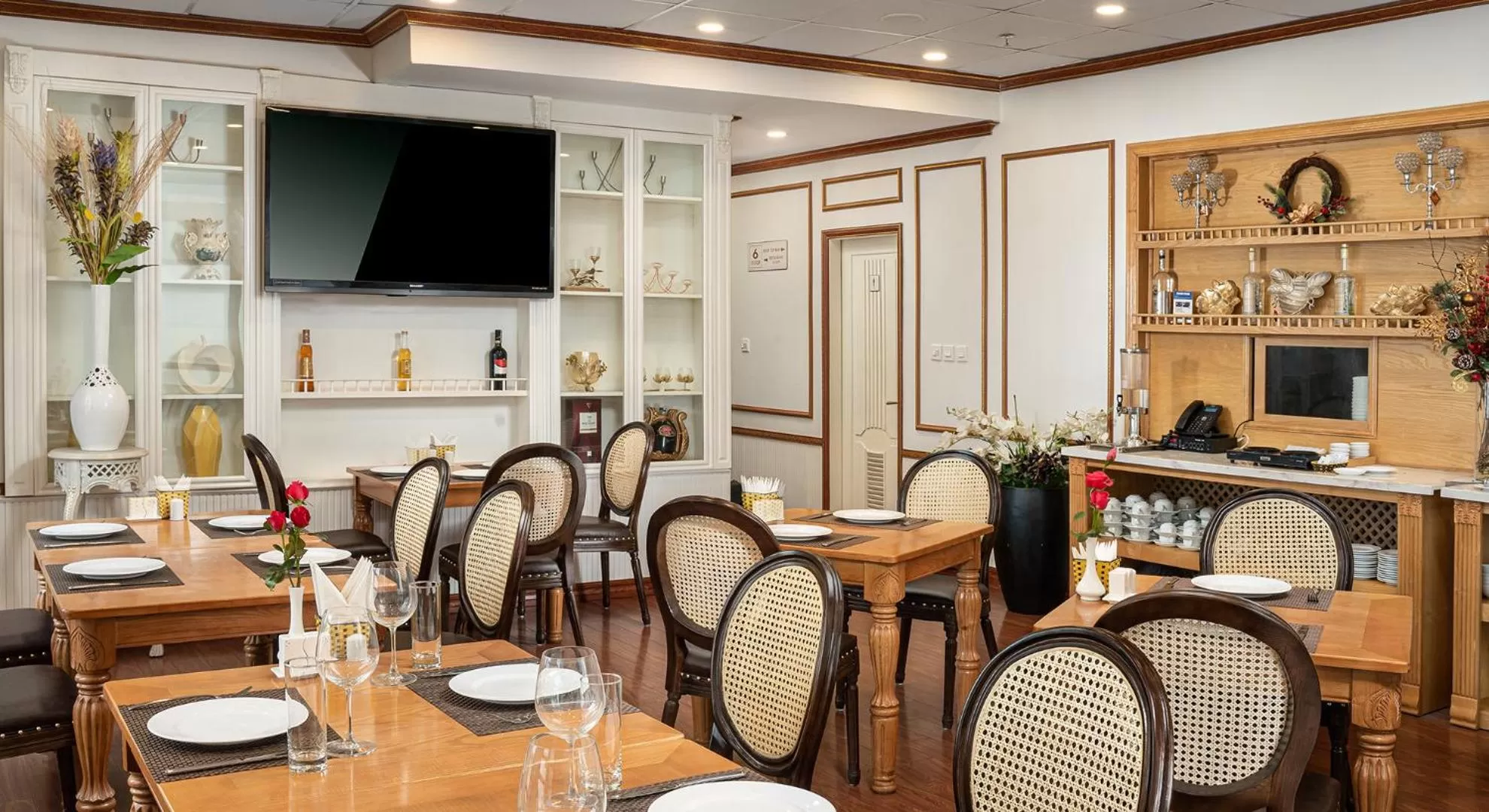 Restaurant/places to eat in Affa Boutique Hotel