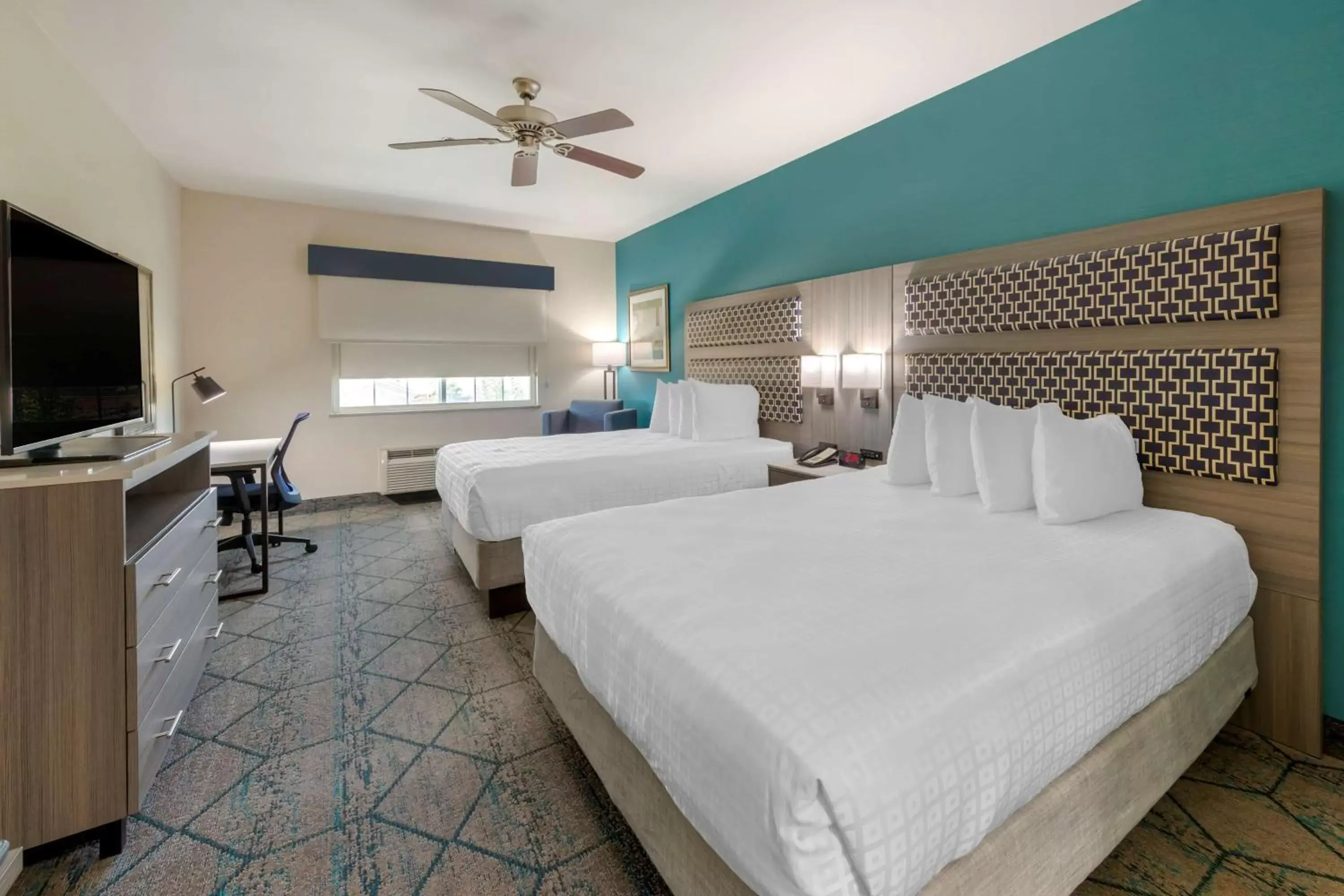 Bedroom, Bed in Best Western Plus Wasco Inn & Suites