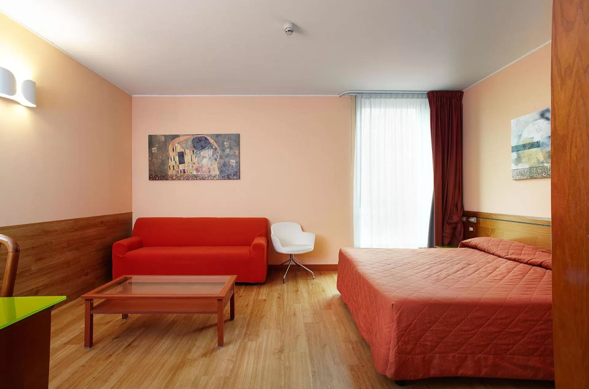 Photo of the whole room, Bed in Primhotel