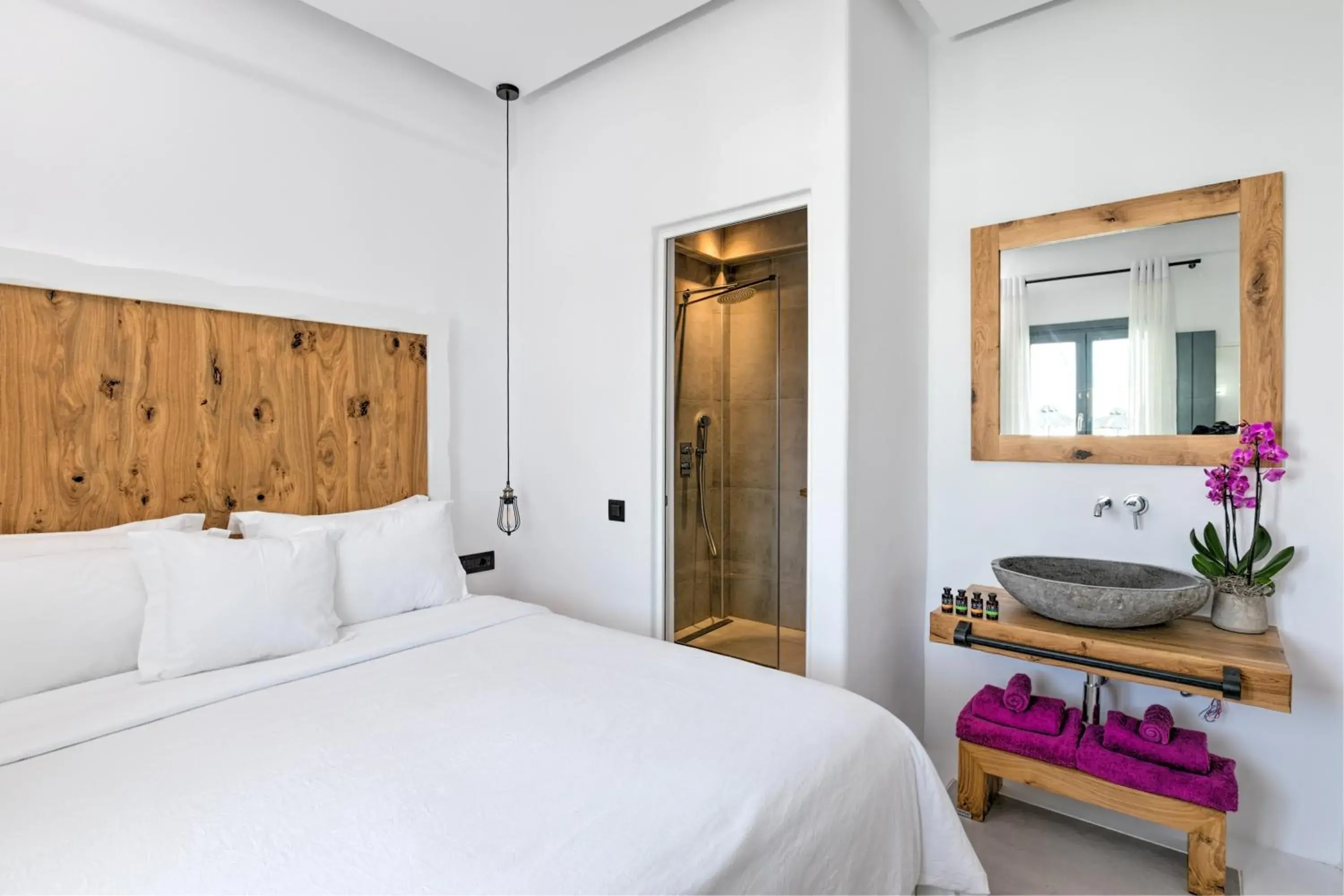 Shower, Bed in Portes Suites & Villas Mykonos