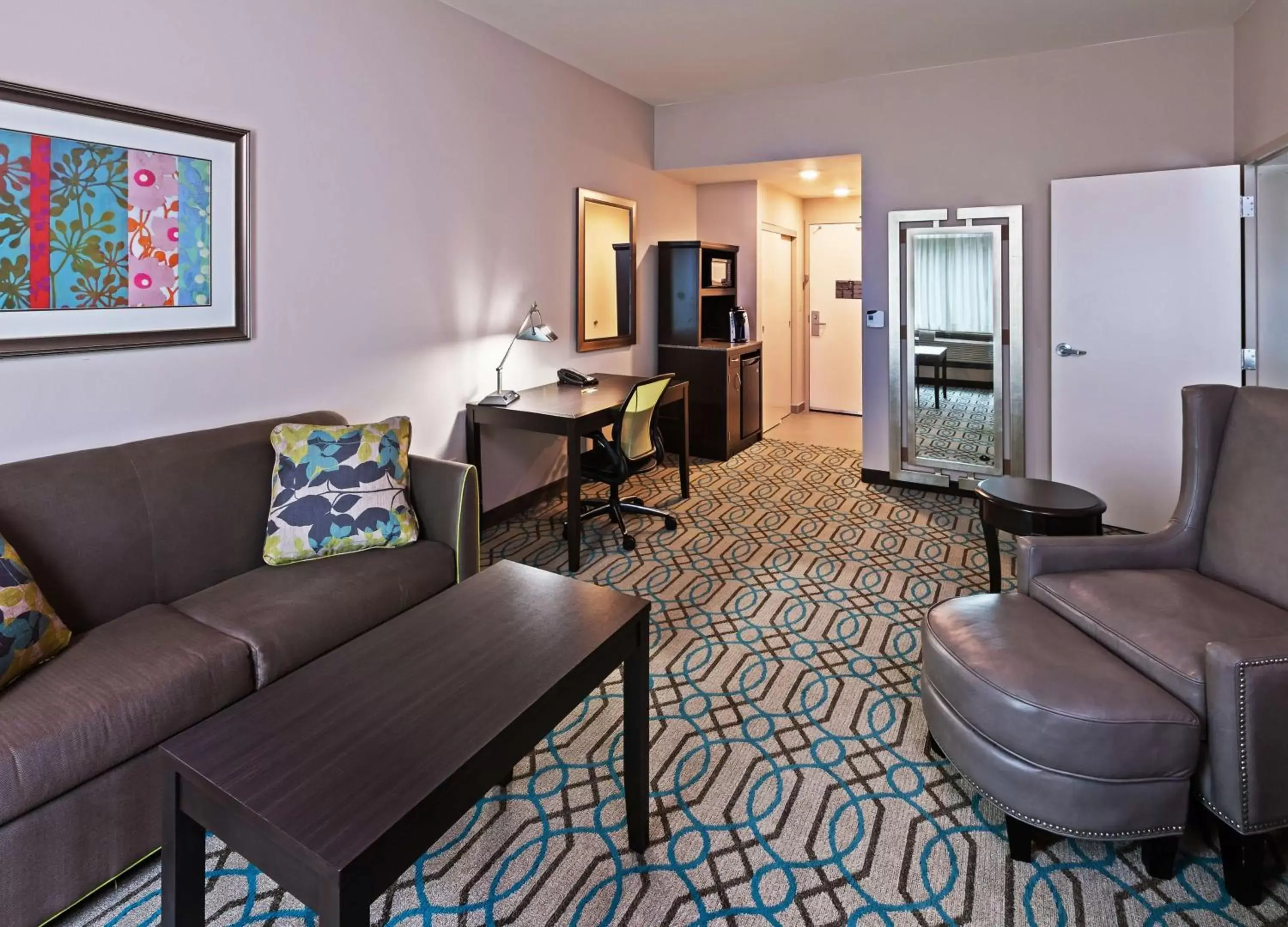 Living room, Seating Area in Hilton Garden Inn West Little Rock