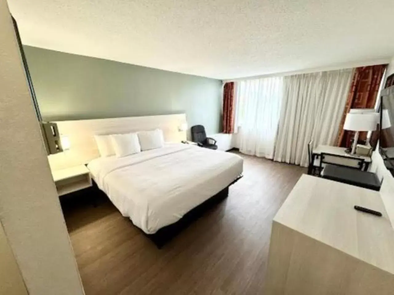 Photo of the whole room, Bed in Quality Inn & Suites East Syracuse - Carrier Circle