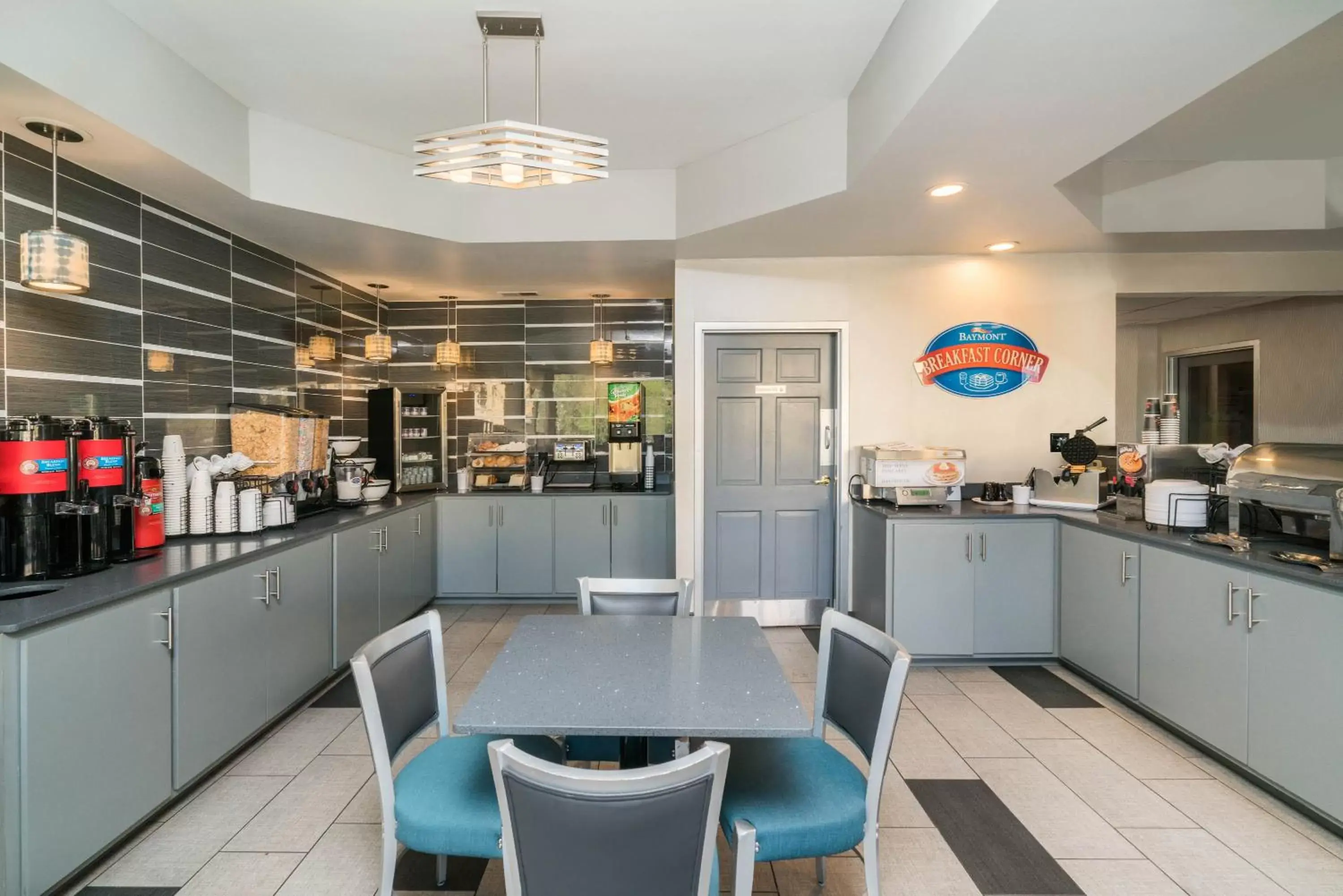 Continental breakfast, Restaurant/Places to Eat in Baymont by Wyndham Franklin