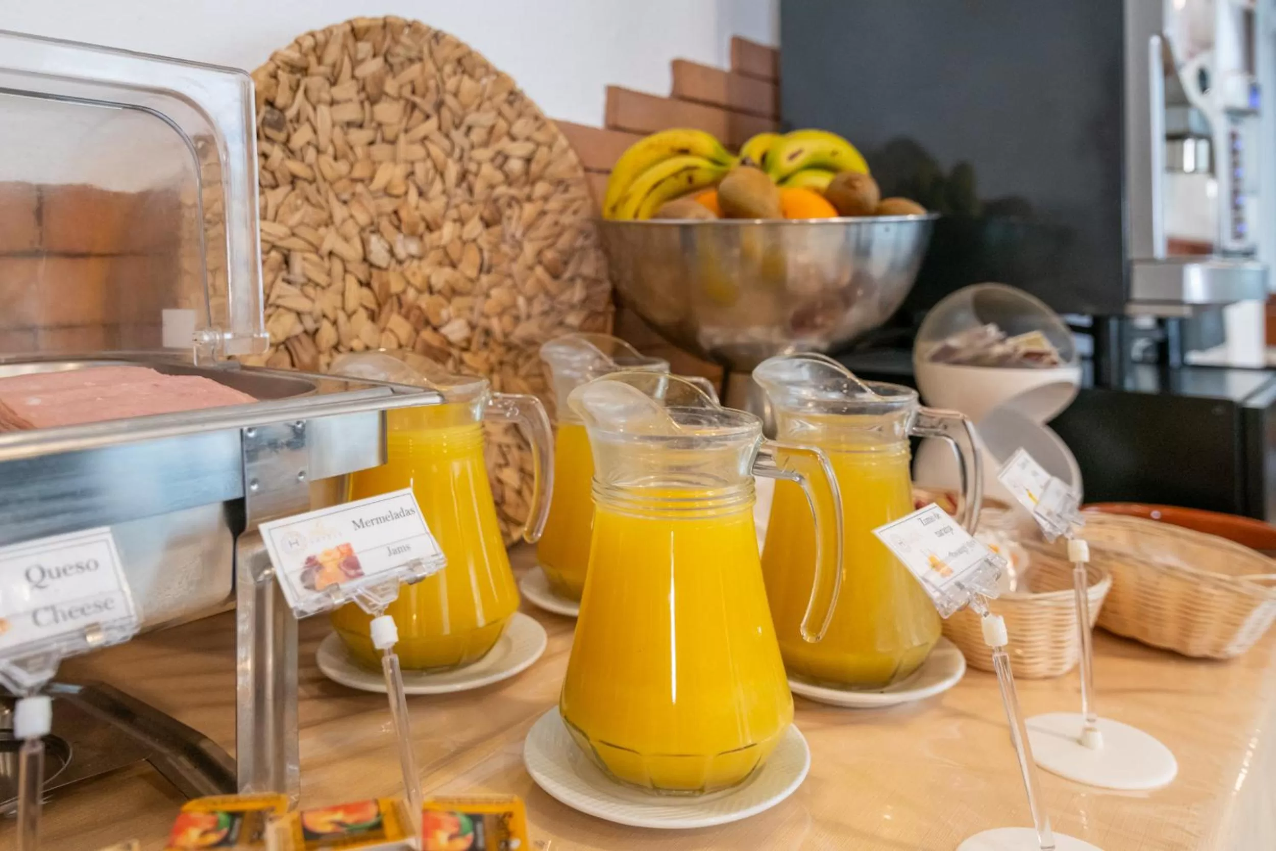 Food and drinks in Apartahotel Playamaro by Dorobe