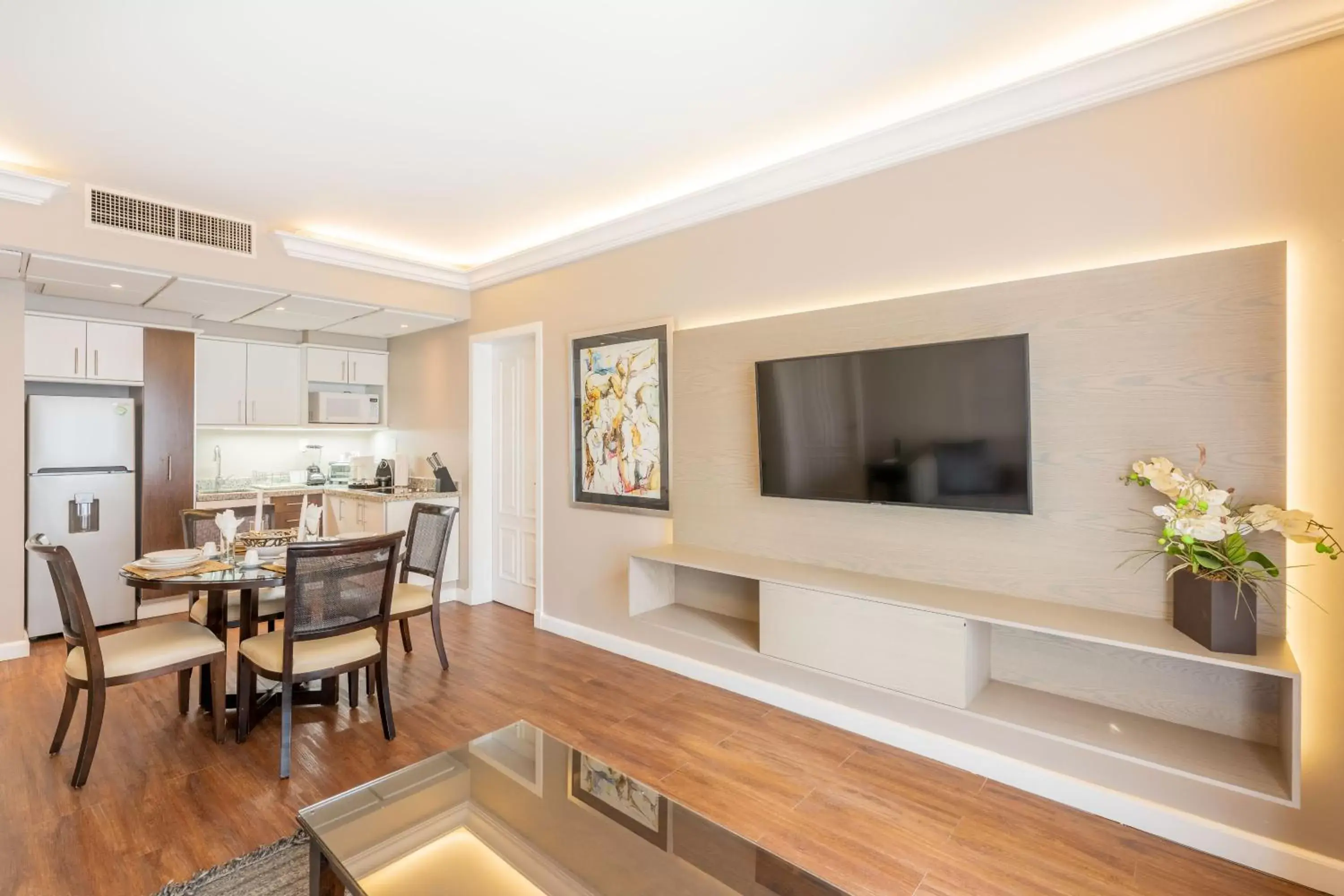 TV and multimedia, Dining Area in Grand Polanco Residencial