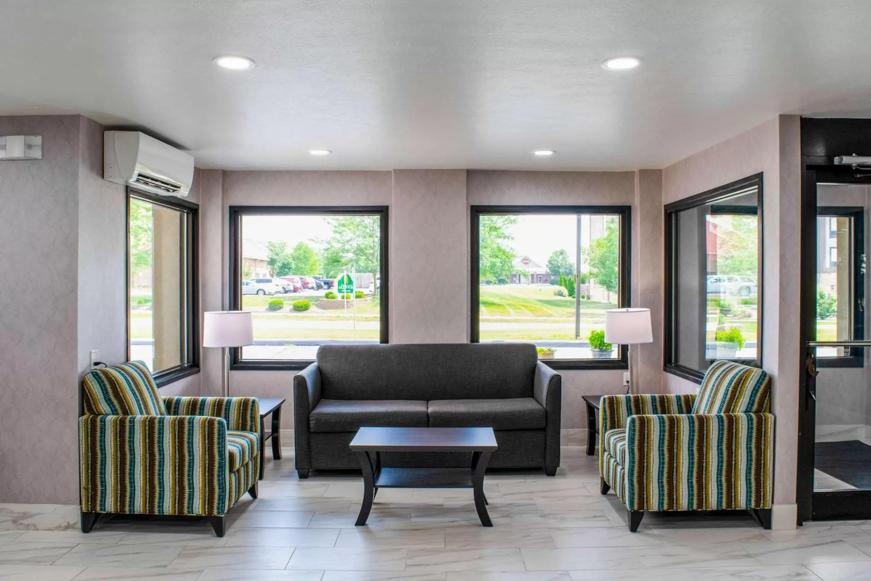 Lobby or reception, Seating Area in Quality Inn Plainfield - Indianapolis West