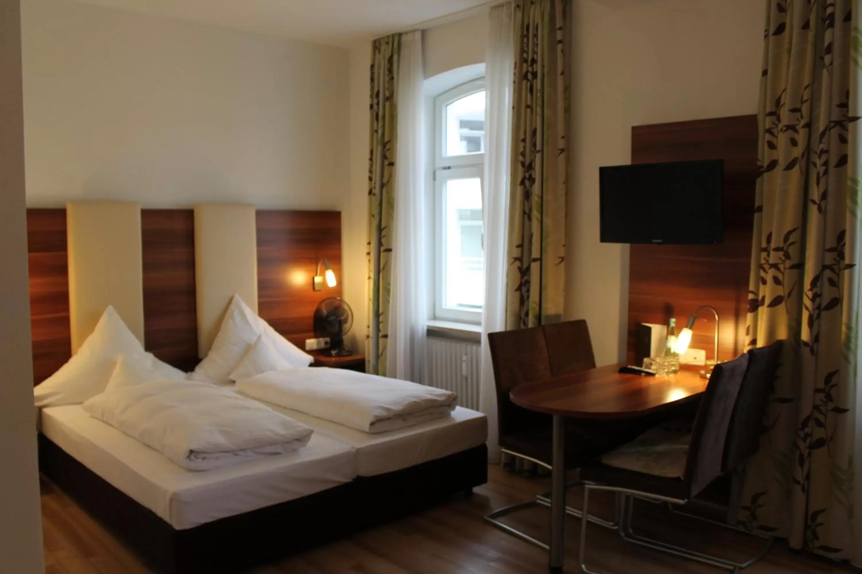 Photo of the whole room, Bed in Hotel am Viktualienmarkt