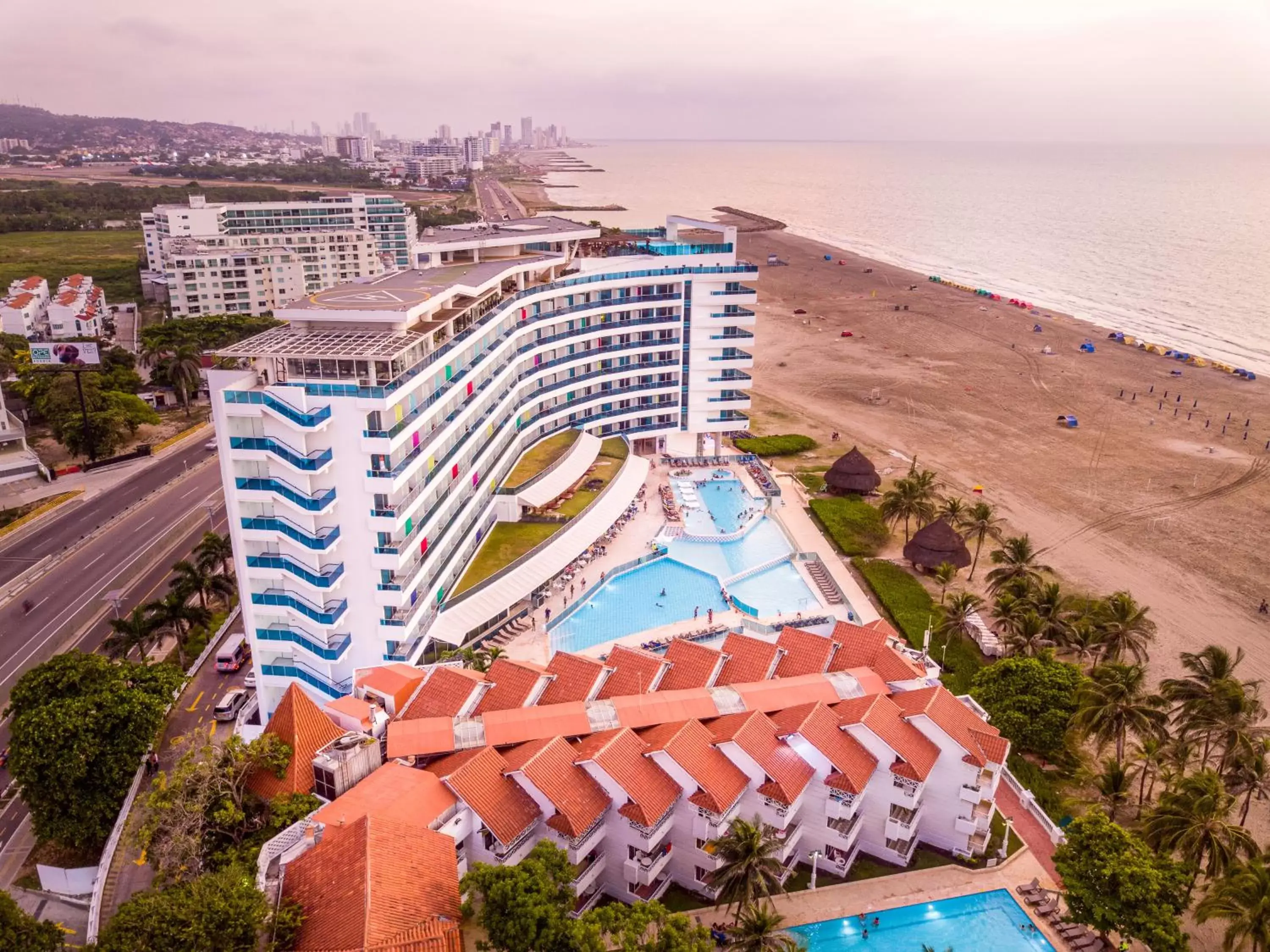 Facade/entrance, Bird's-eye View in Hotel Las Americas Casa de Playa