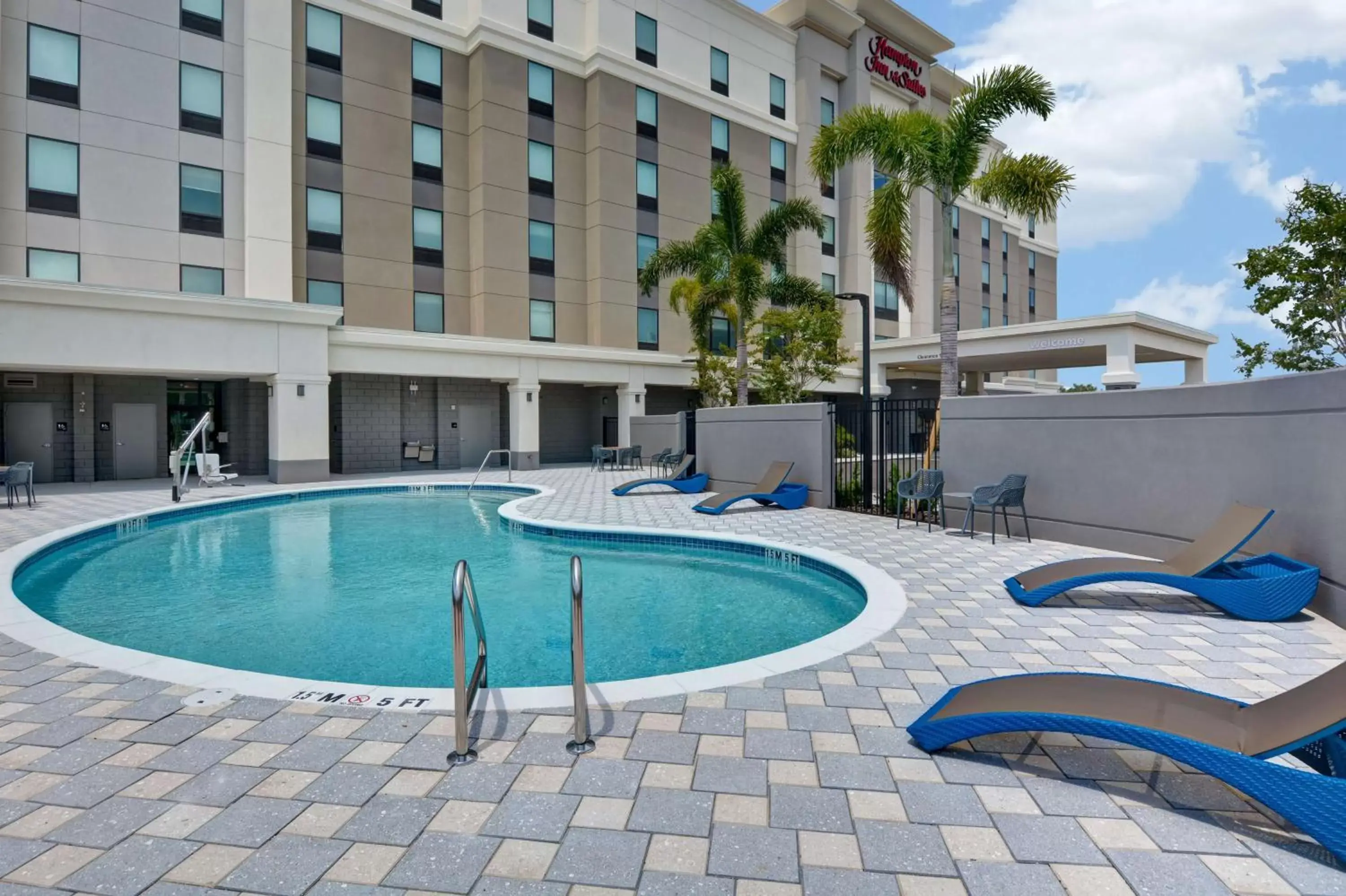 Property building, Swimming Pool in Hampton Inn & Suites Tampa Riverview