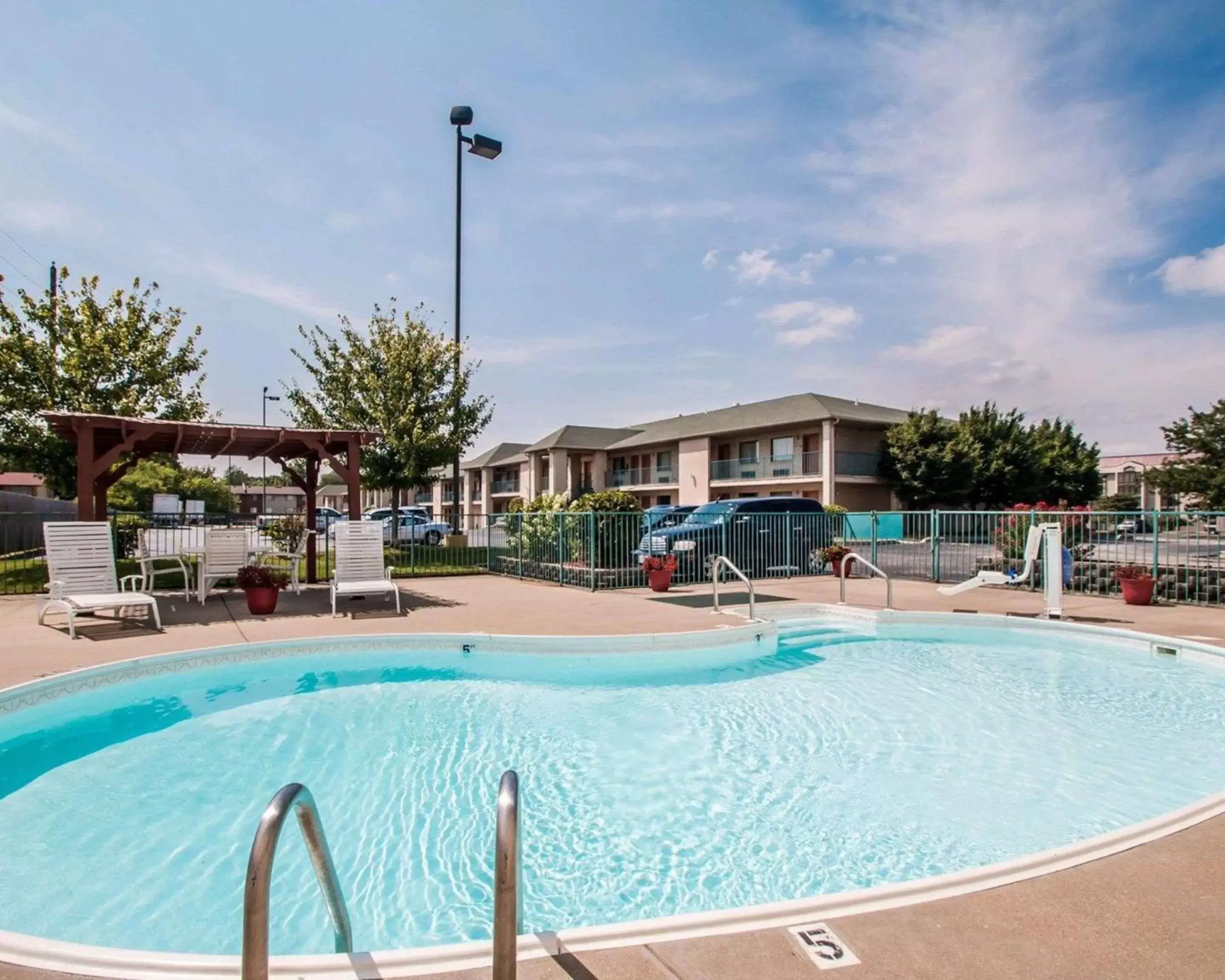 On site, Swimming Pool in Econo Lodge Springfield I-44