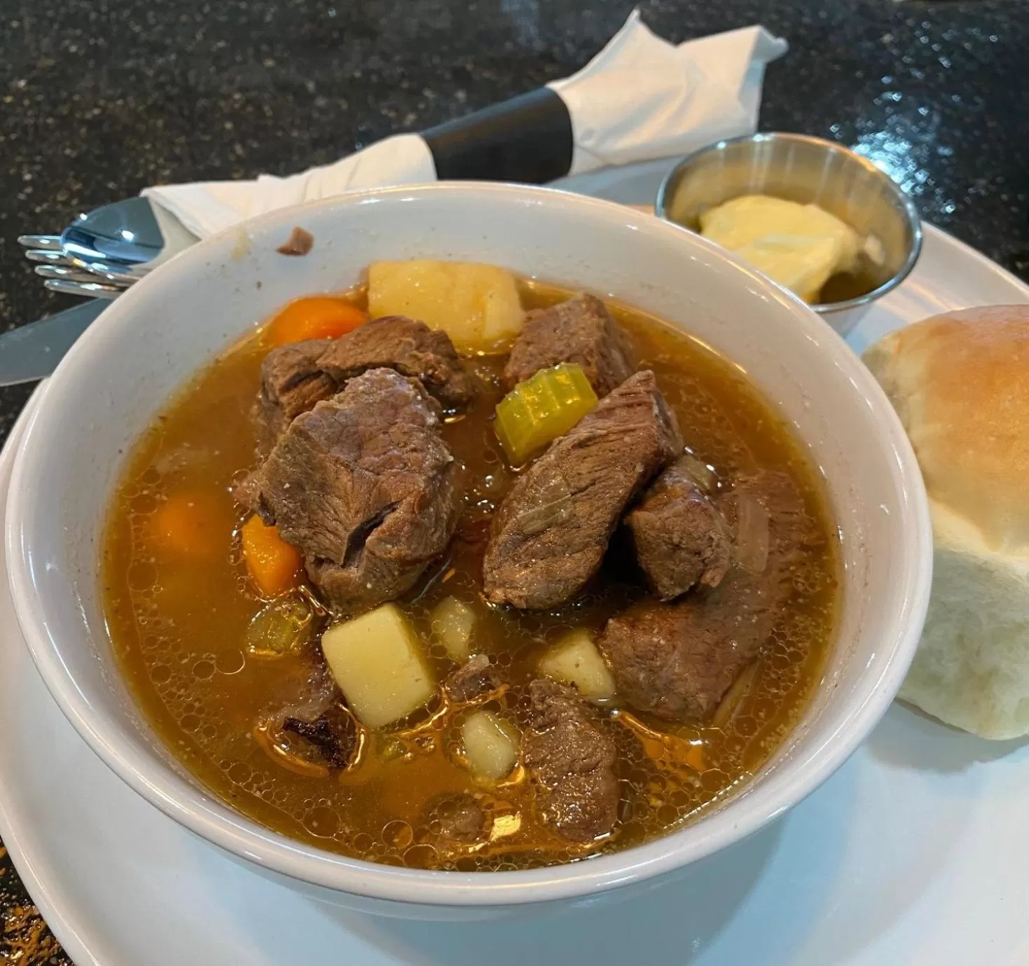 Restaurant/places to eat, Food in Bumblebee Bight Inn