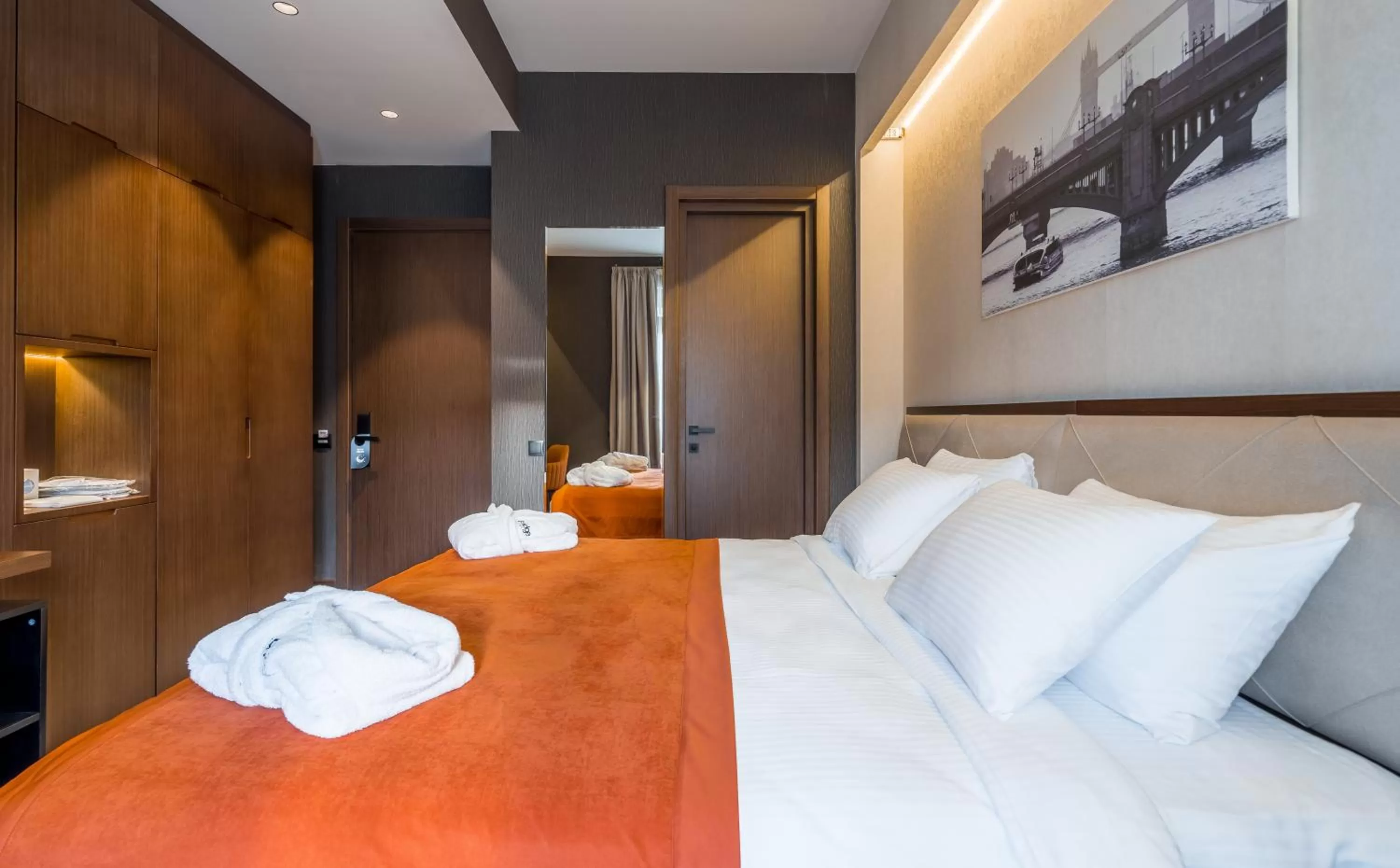 Bedroom, Bed in Bridge Hotel