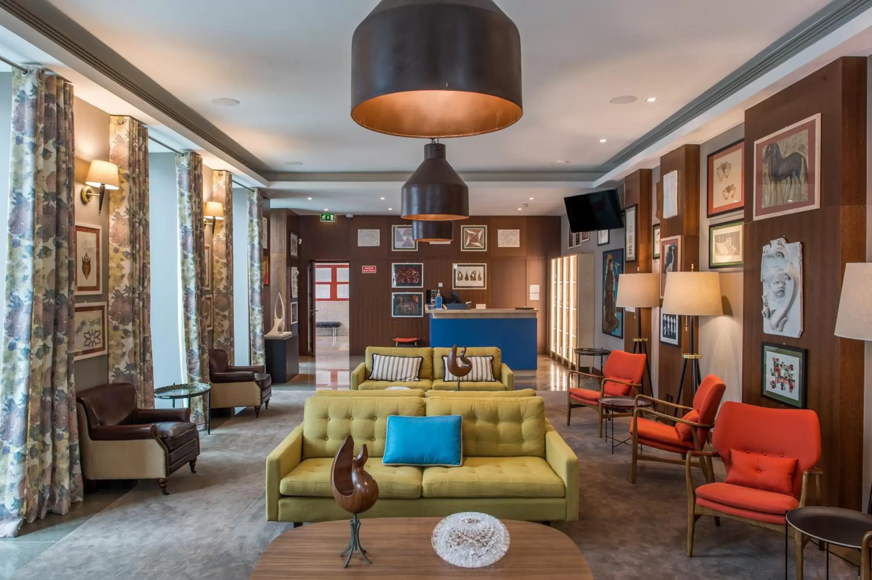 Lounge or bar, Lobby/Reception in The Editory Artist Baixa Porto Hotel
