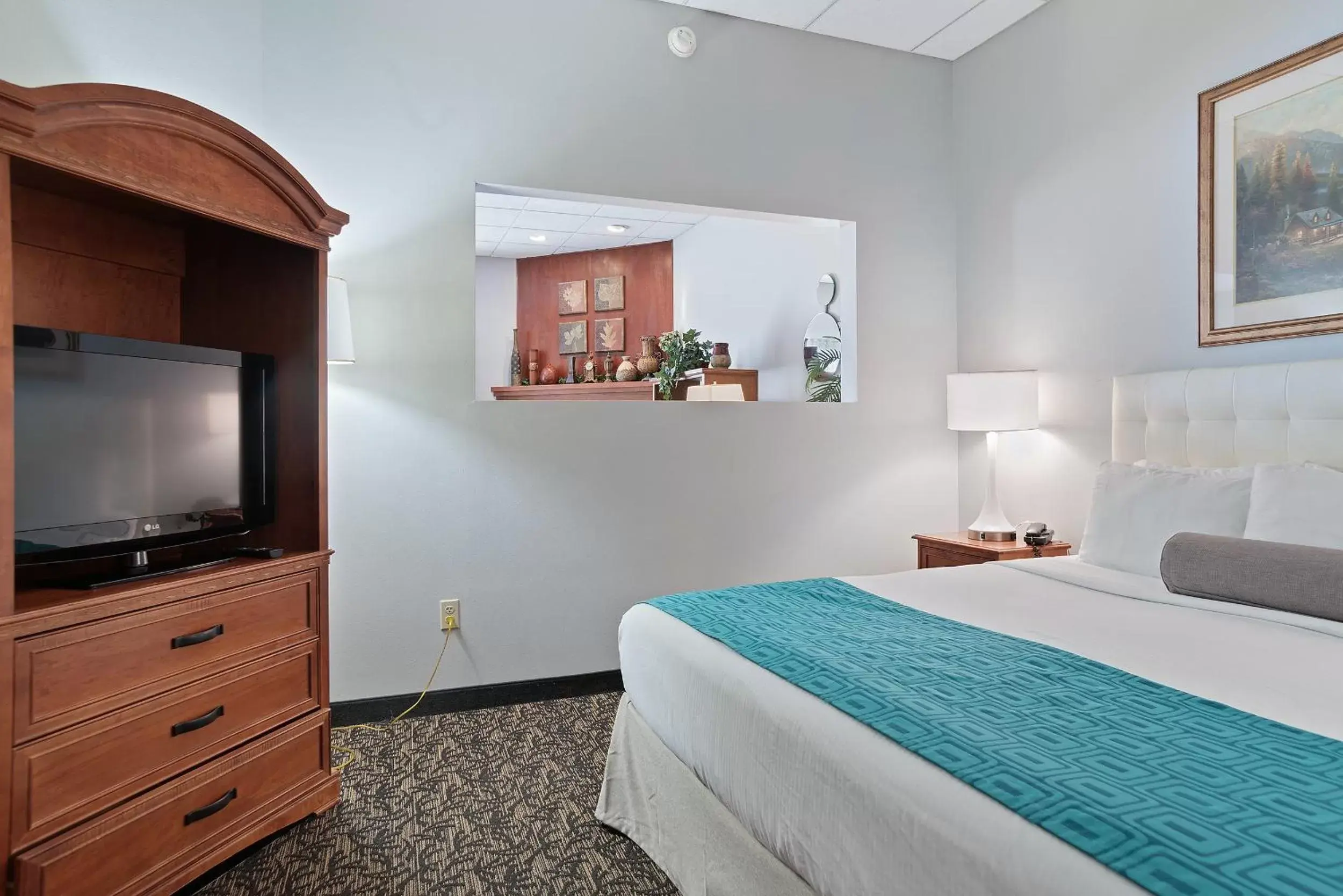 Bed in Howard Johnson by Wyndham Rapid City