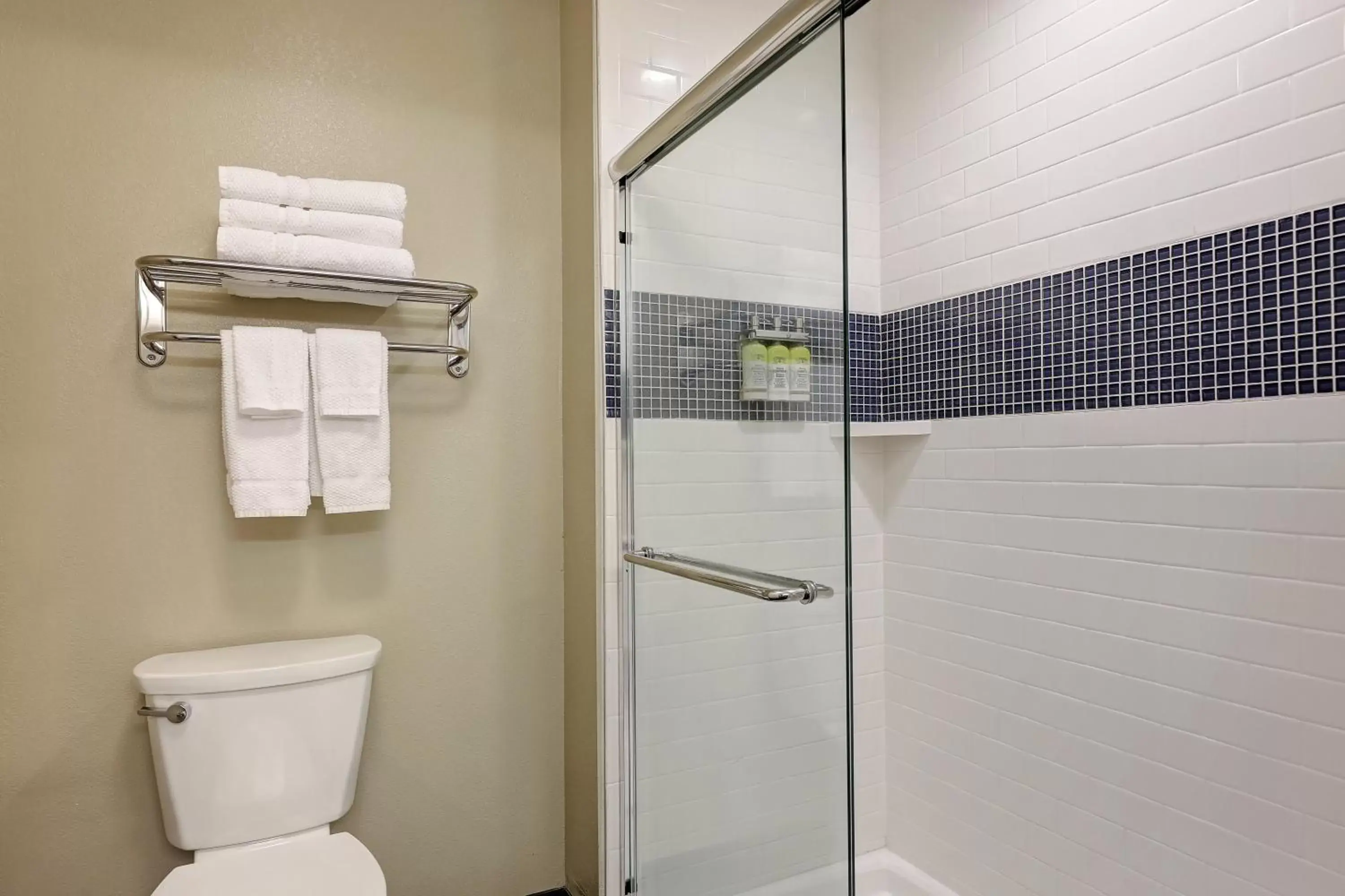 Bathroom in Staybridge Suites Washington D.C. - Greenbelt, an IHG Hotel