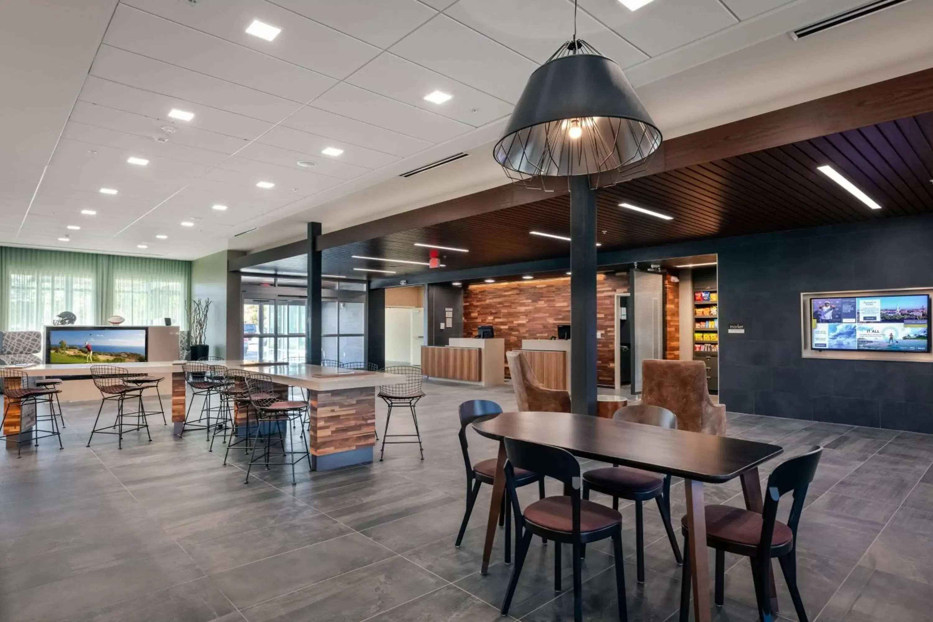 Lobby or reception, Lounge/Bar in Courtyard by Marriott Savannah Airport