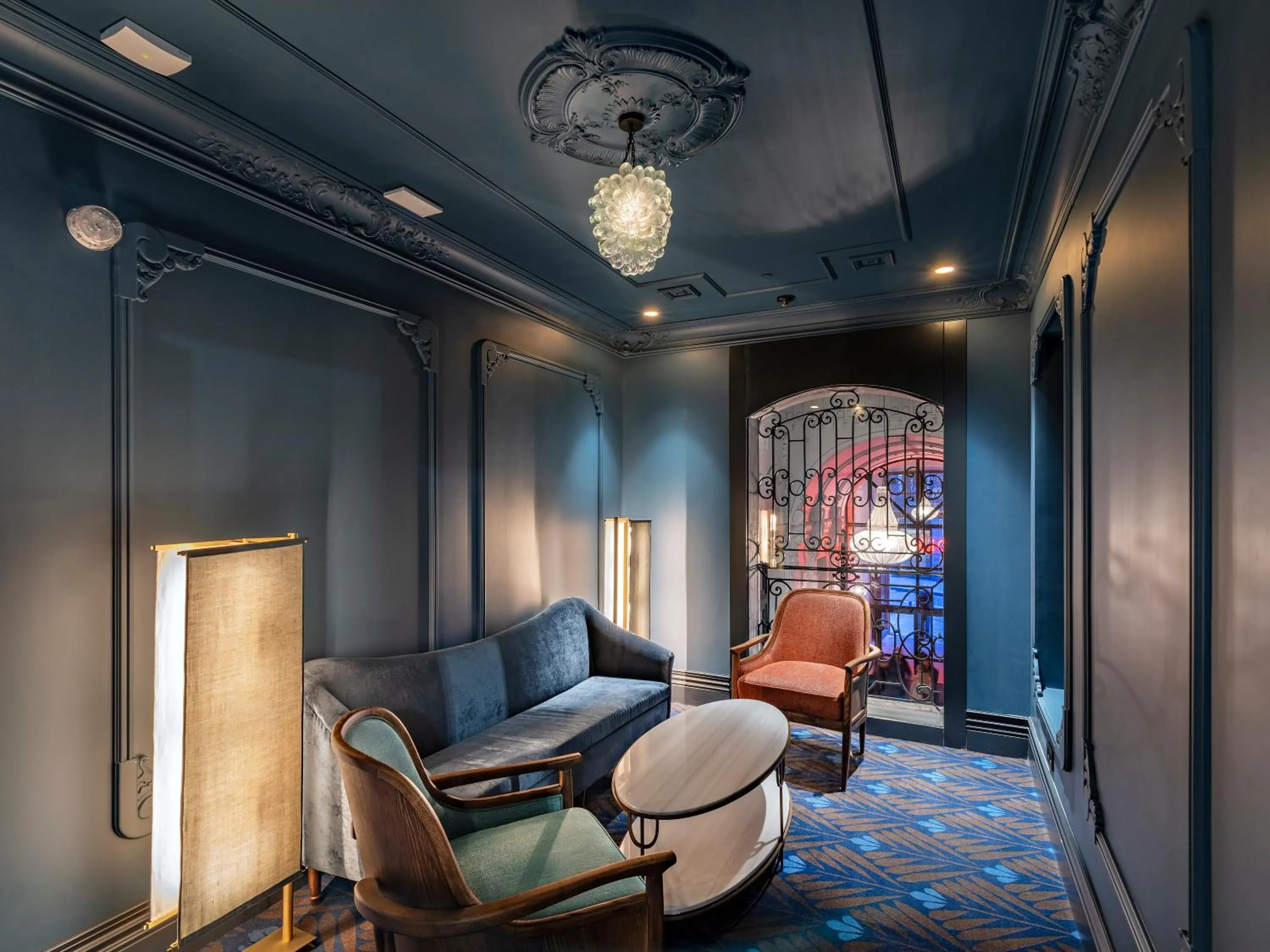 Seating area in CoolRooms Palacio de Atocha