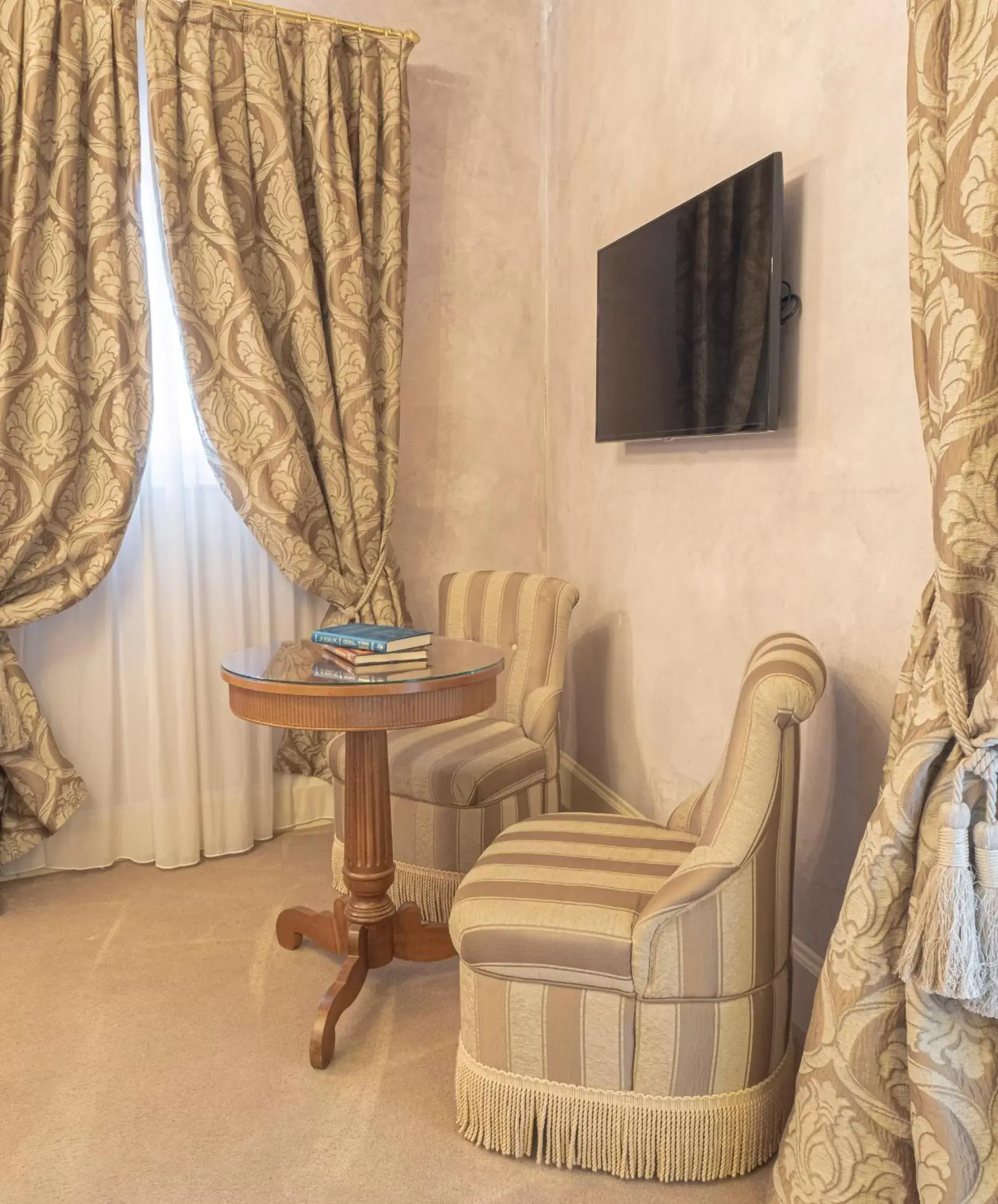 Decorative detail, Seating Area in Hotel Villa Barbarich Venice Mestre