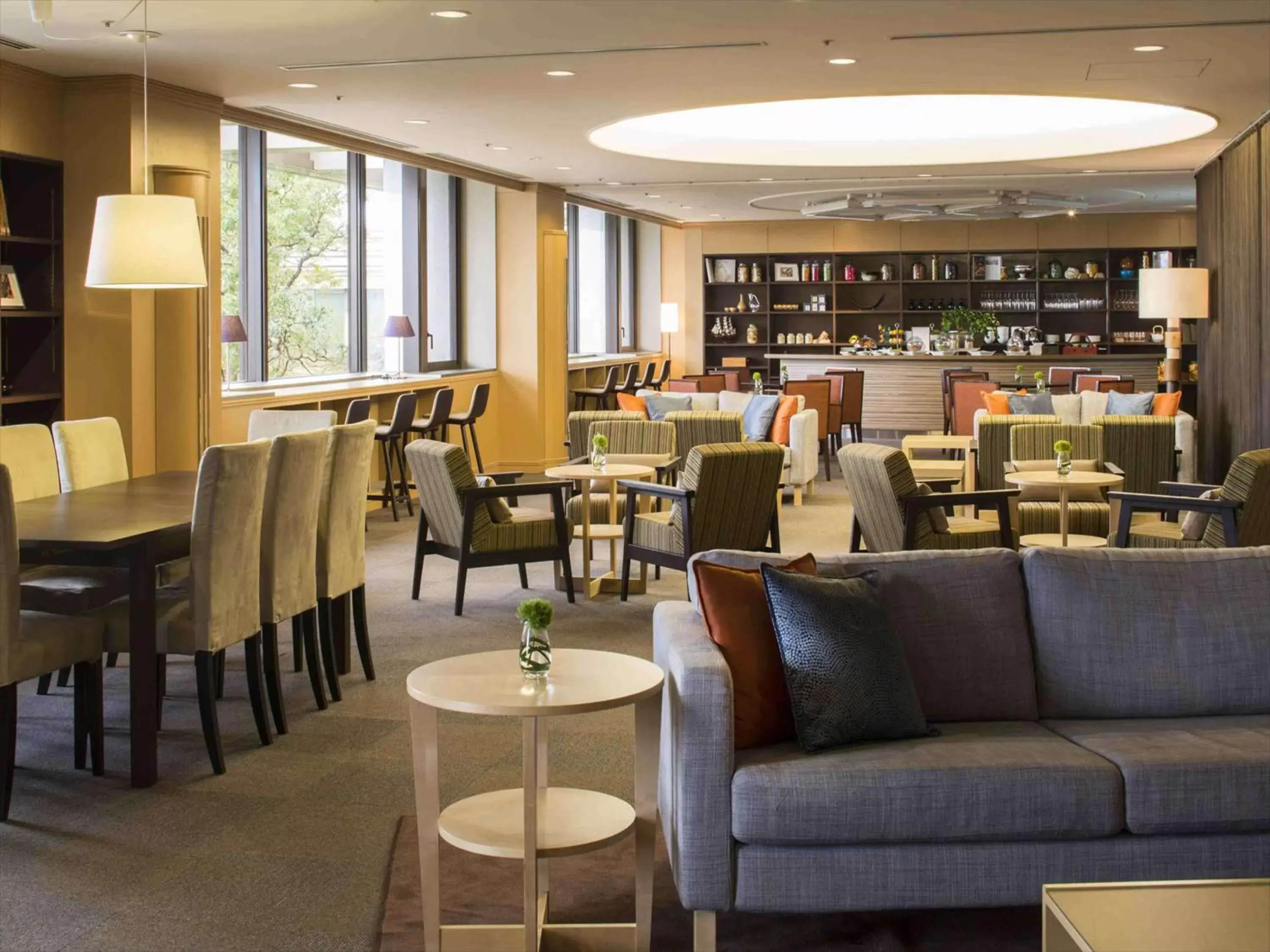 Dining area, Lounge/Bar in Hilton Odawara Resort & Spa