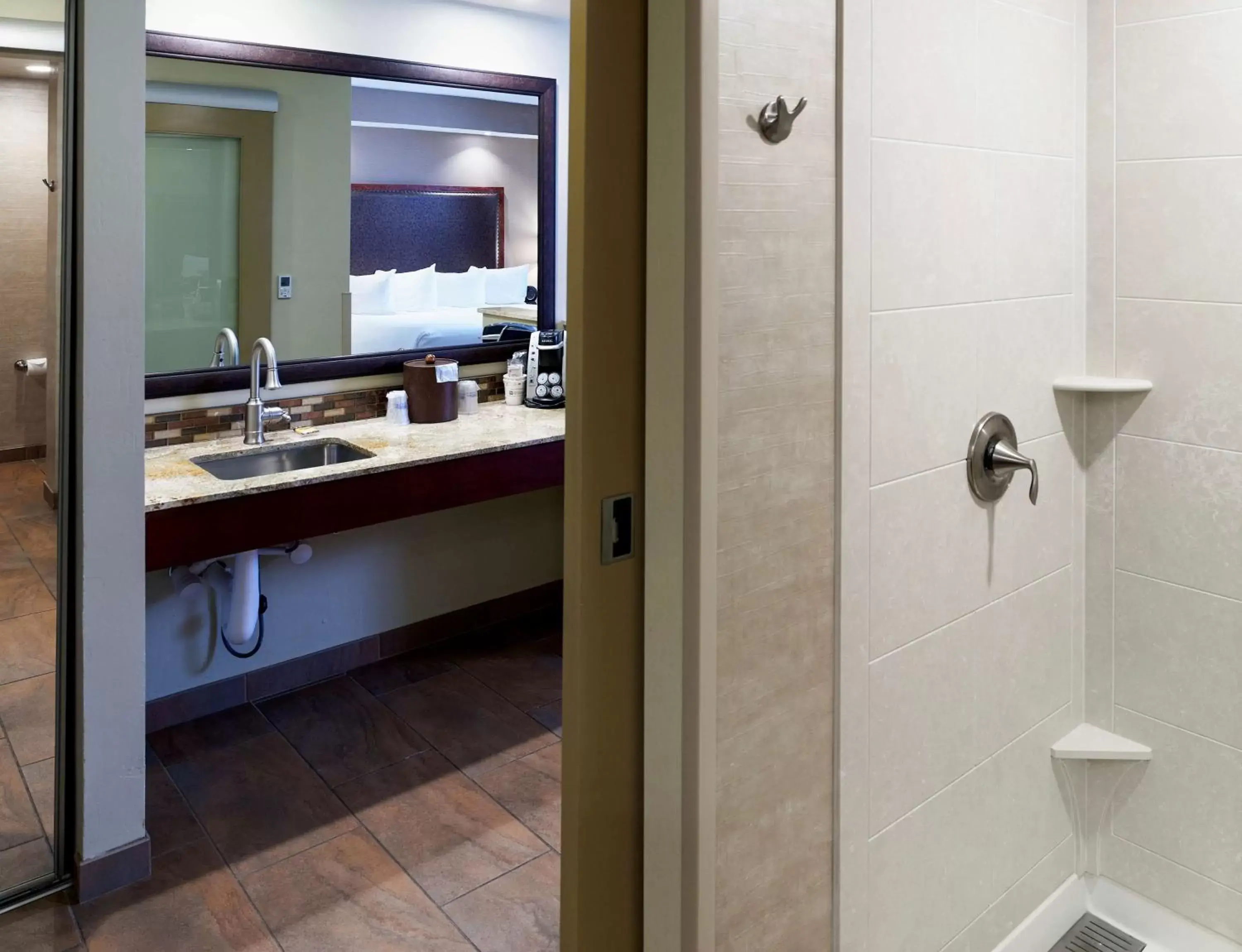 Bathroom in Squire Resort at the Grand Canyon, BW Signature Collection