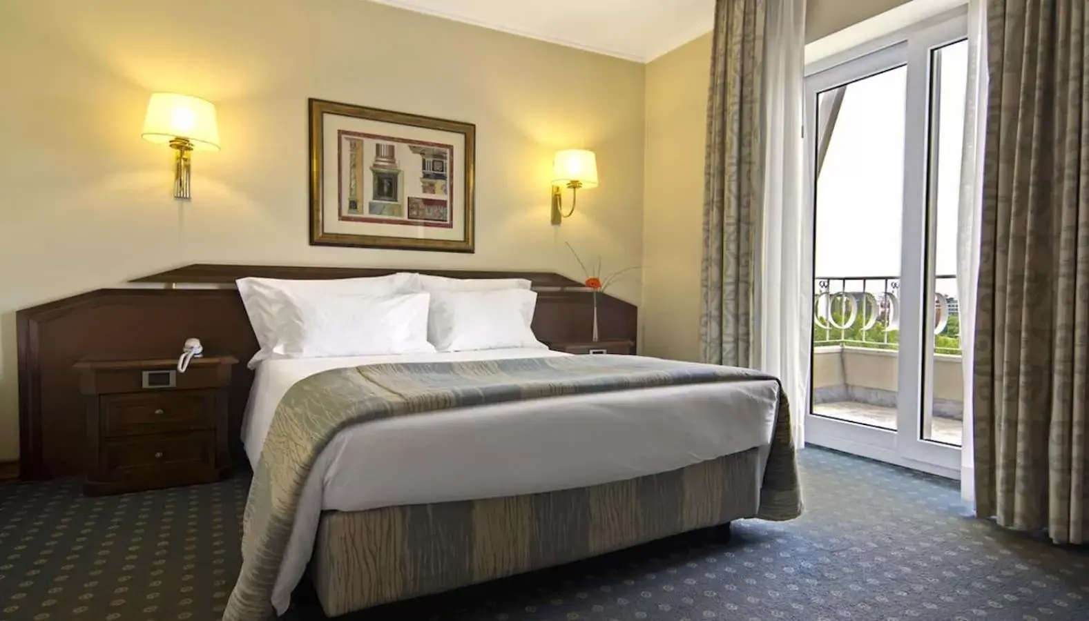 Bedroom, Bed in SANA Rex Hotel