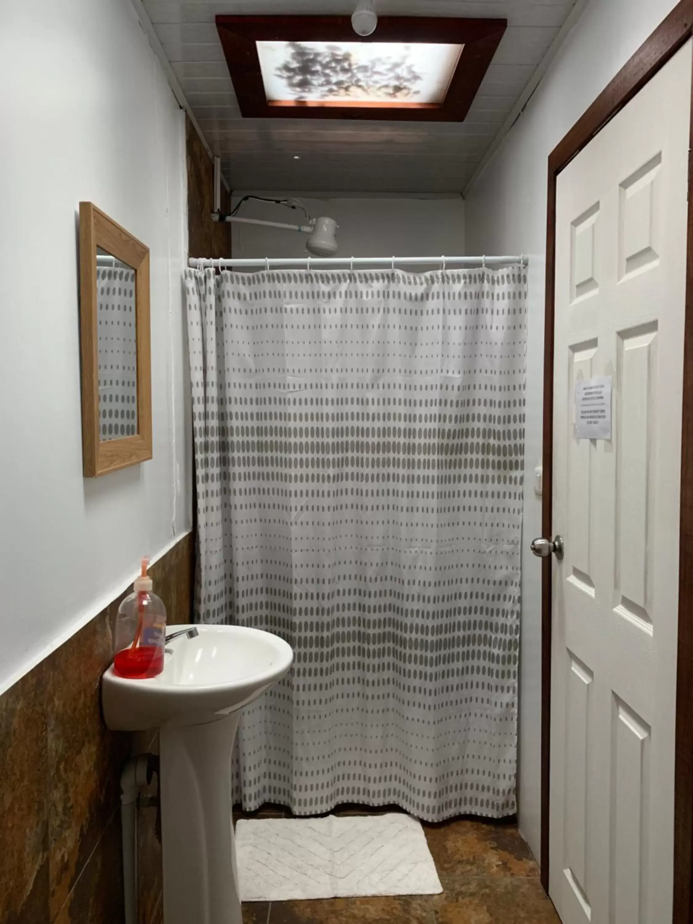 Shower, Bathroom in Hotel Cortez Azul