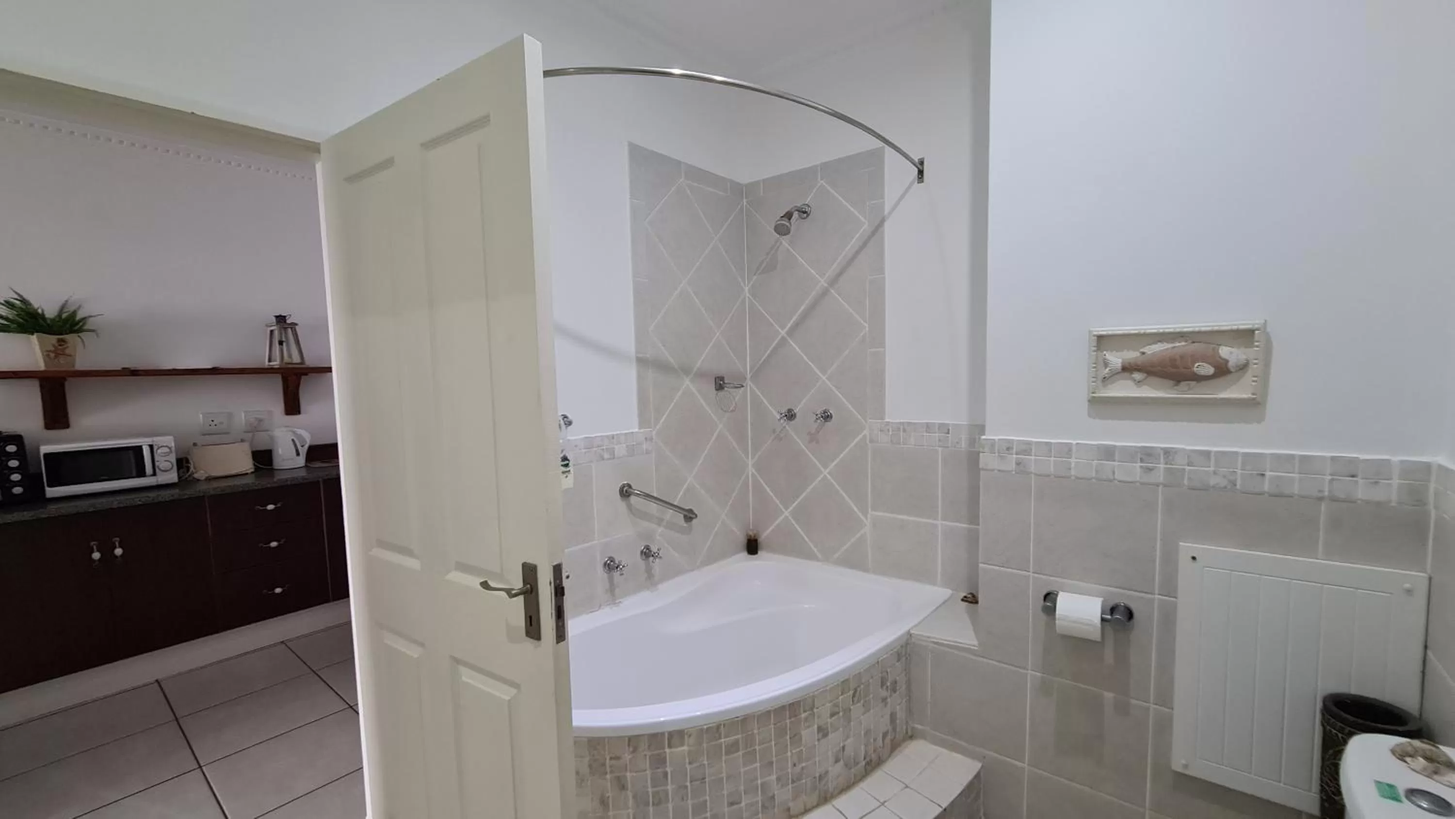 Shower in Shaka's Seat Guesthouse