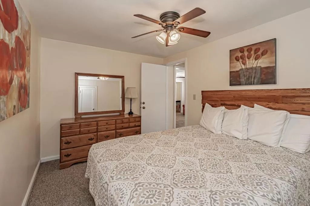 Bedroom, Bed in Suites of Lava Hot Springs