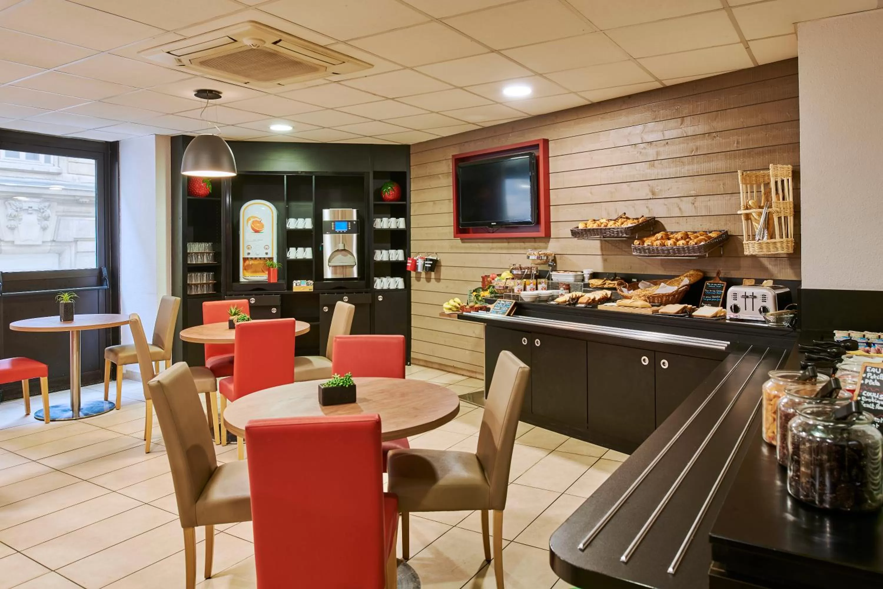 Breakfast in Campanile Lyon Centre - Berges du Rhône