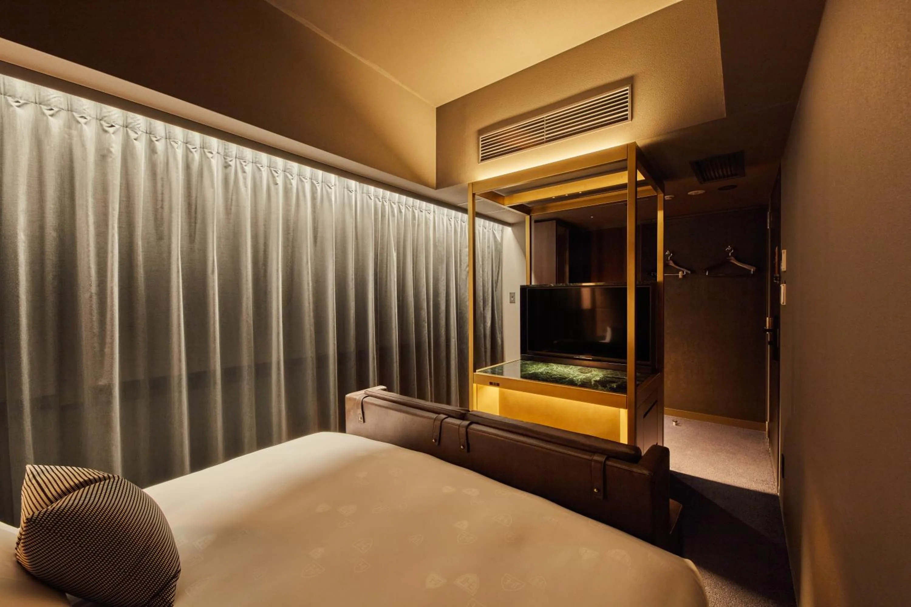 Bed in The Royal Park Canvas - Ginza 8