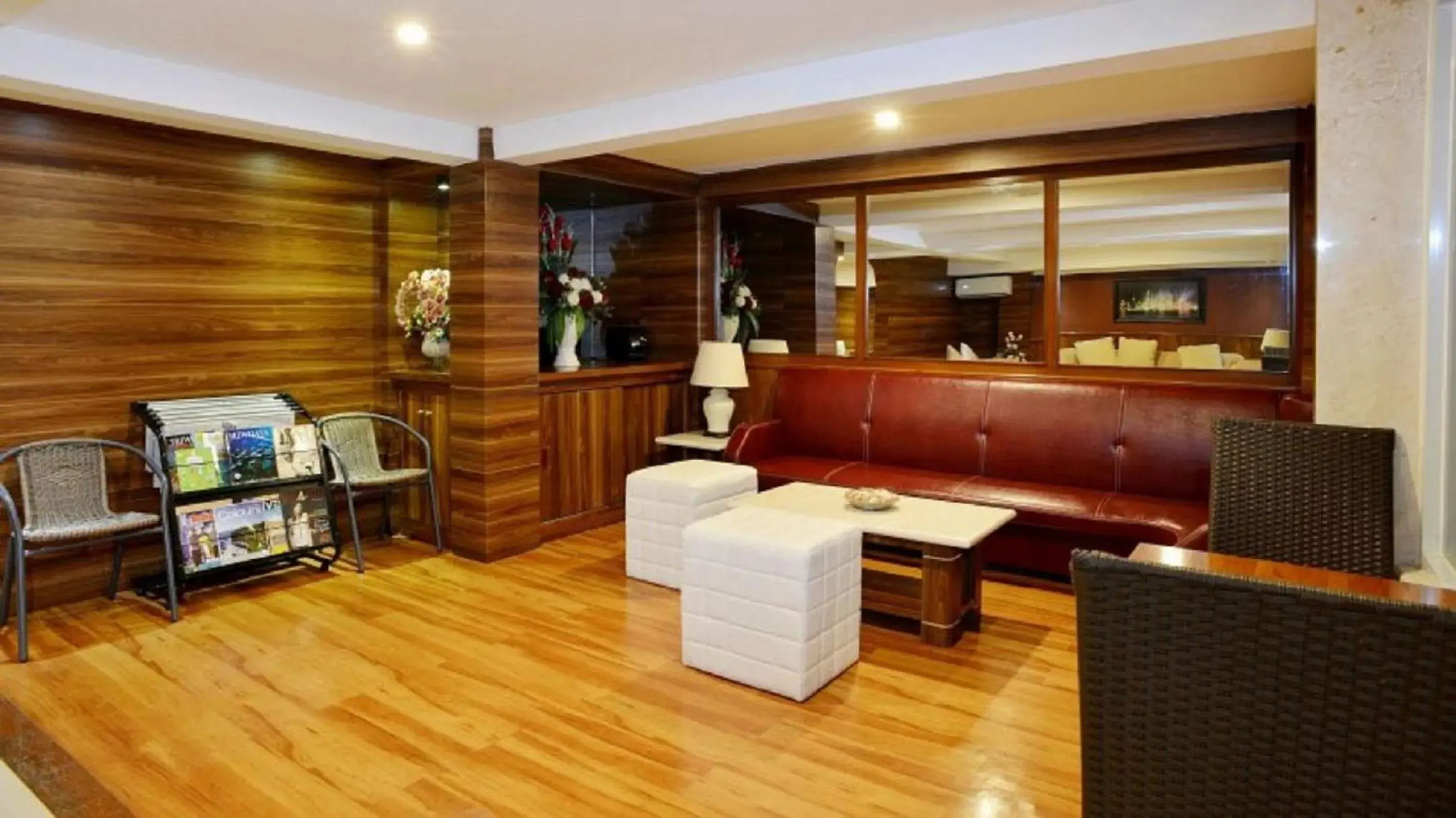 Lounge or bar, Lobby/Reception in Grand Kasira