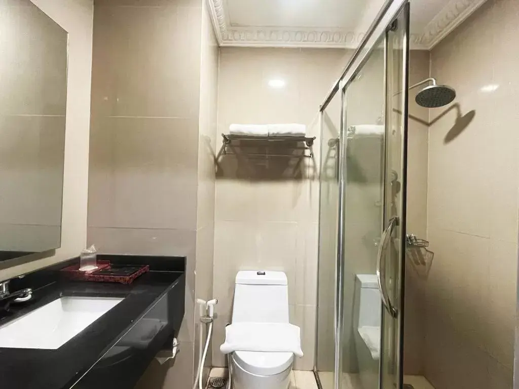 Bathroom in The Rich Jogja Hotel