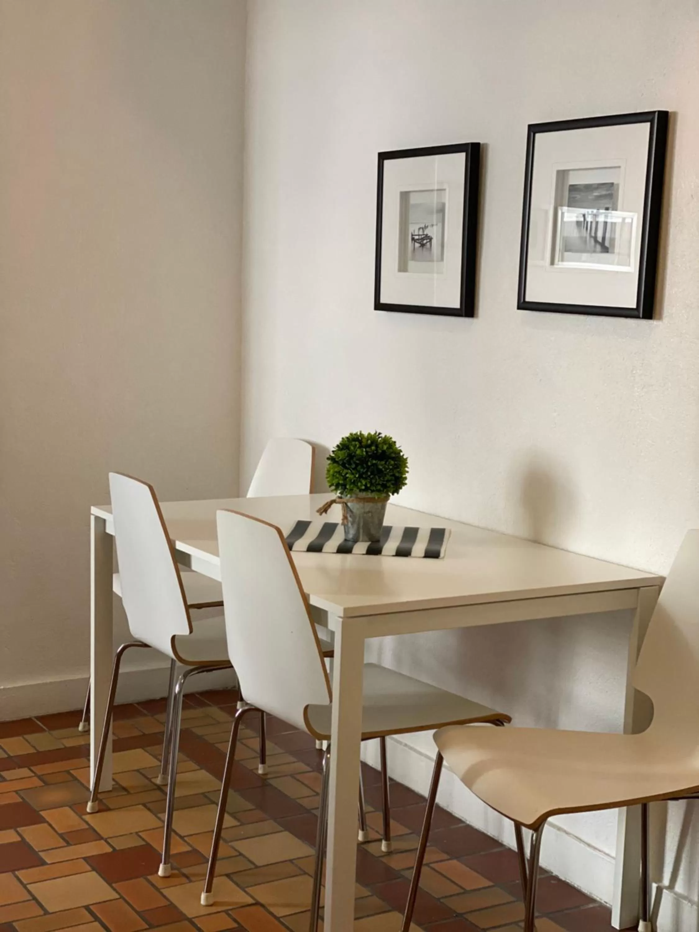 Dining area in Harding Boutique Apartments