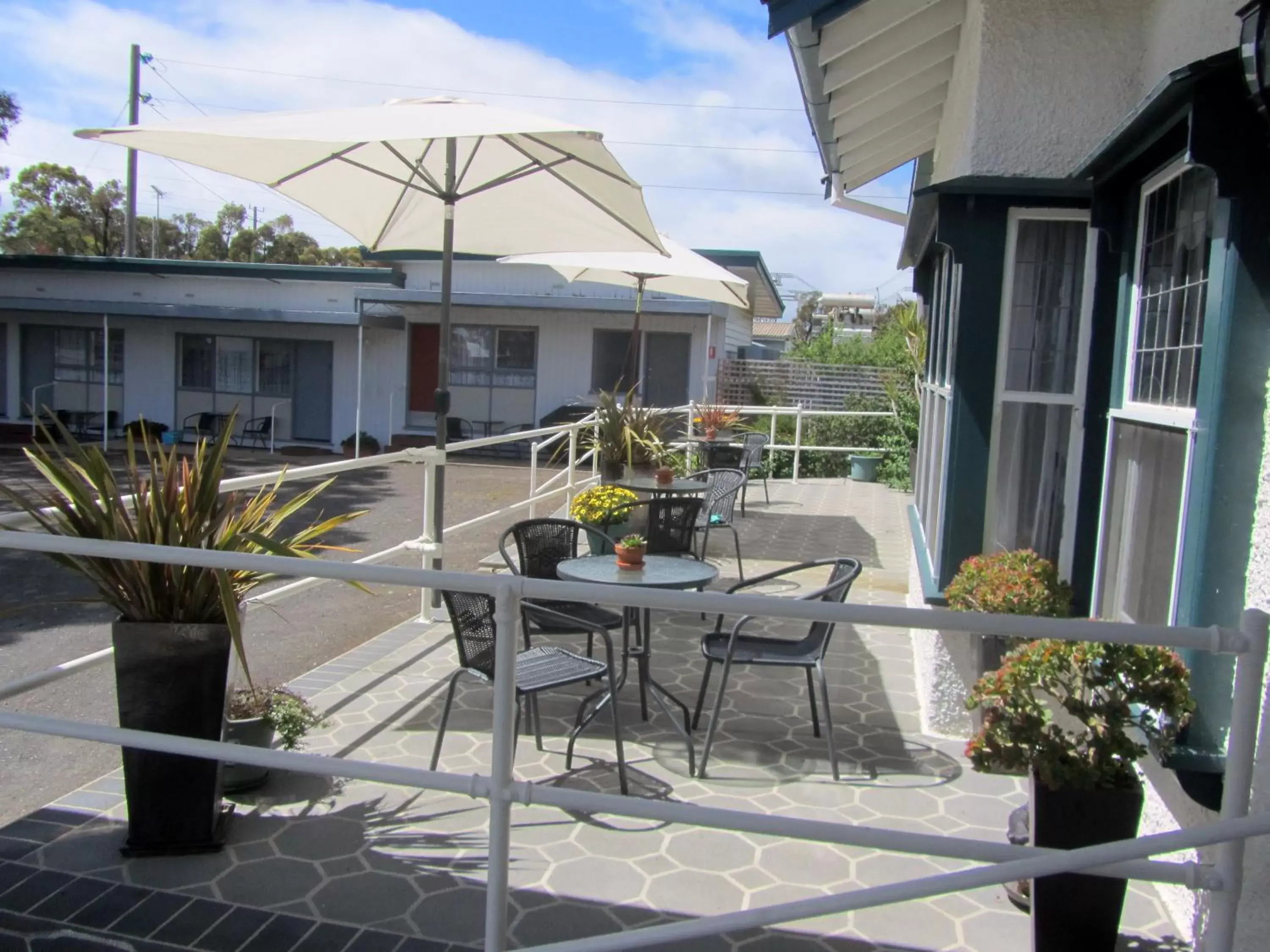 Balcony/Terrace, Patio/Outdoor Area in Highlander Haven Motel