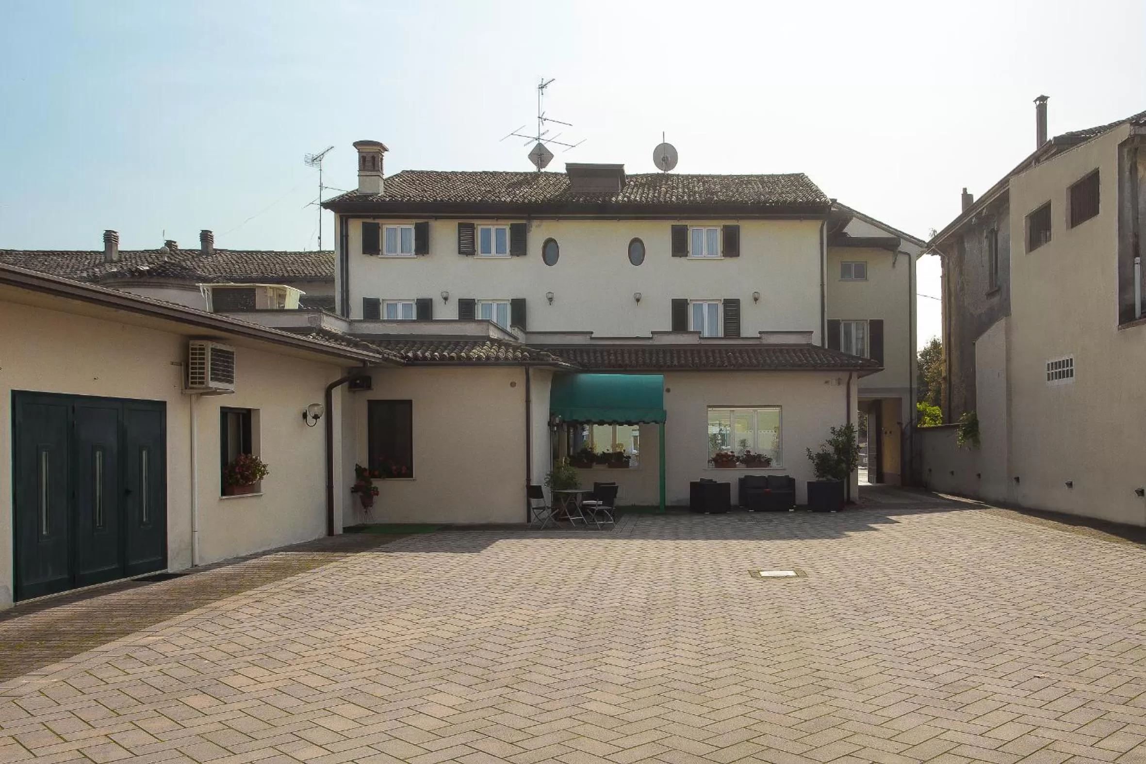 Property building in Hotel Gambara