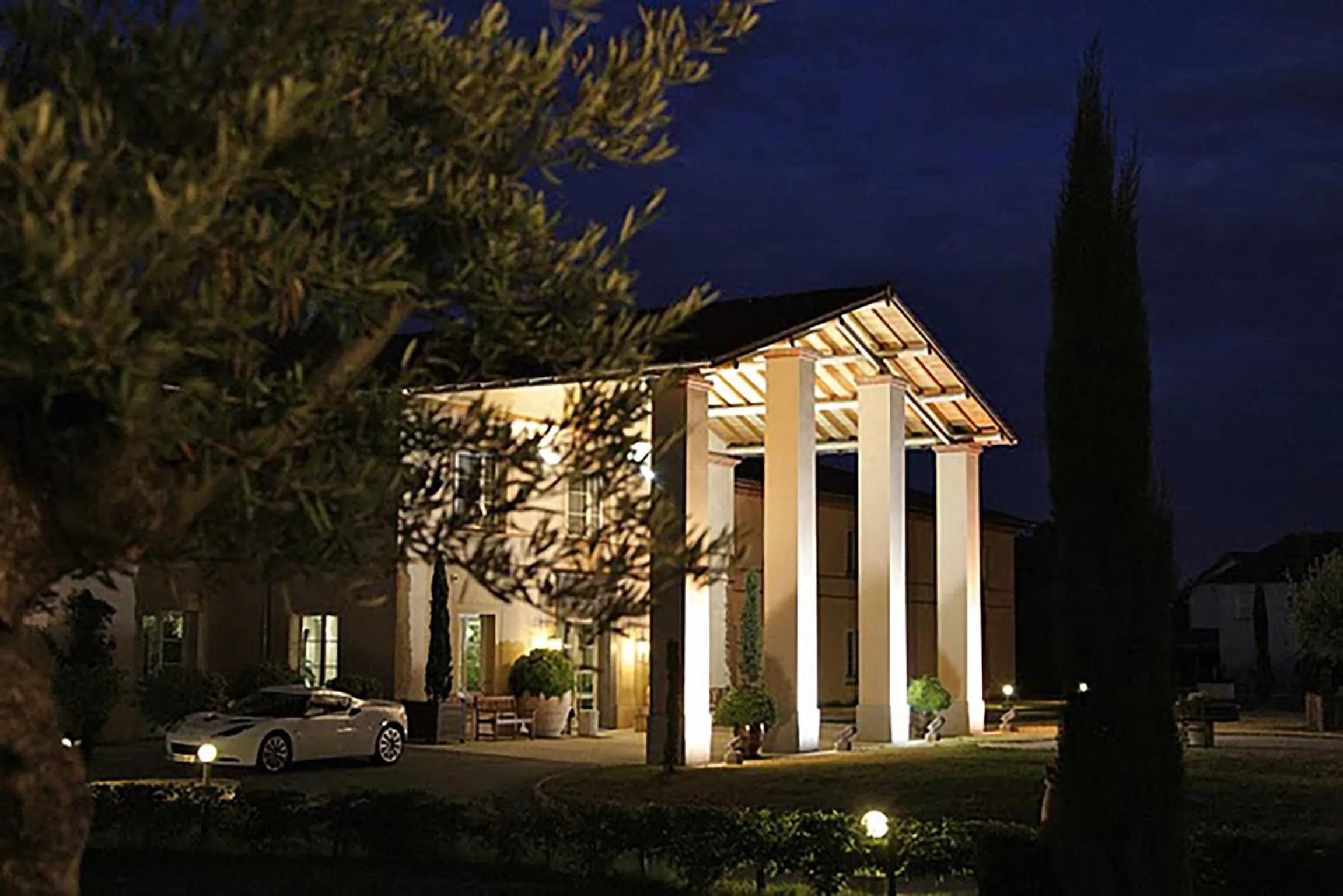 Property building in Best Western Plus Le Canard sur le Toit