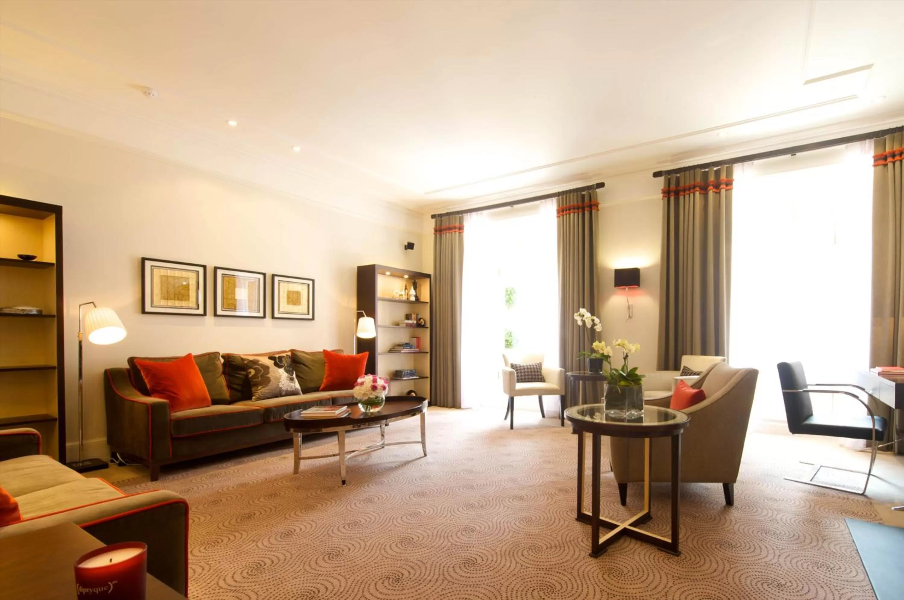 Communal lounge/ TV room in Taj 51 Buckingham Gate Suites and Residences