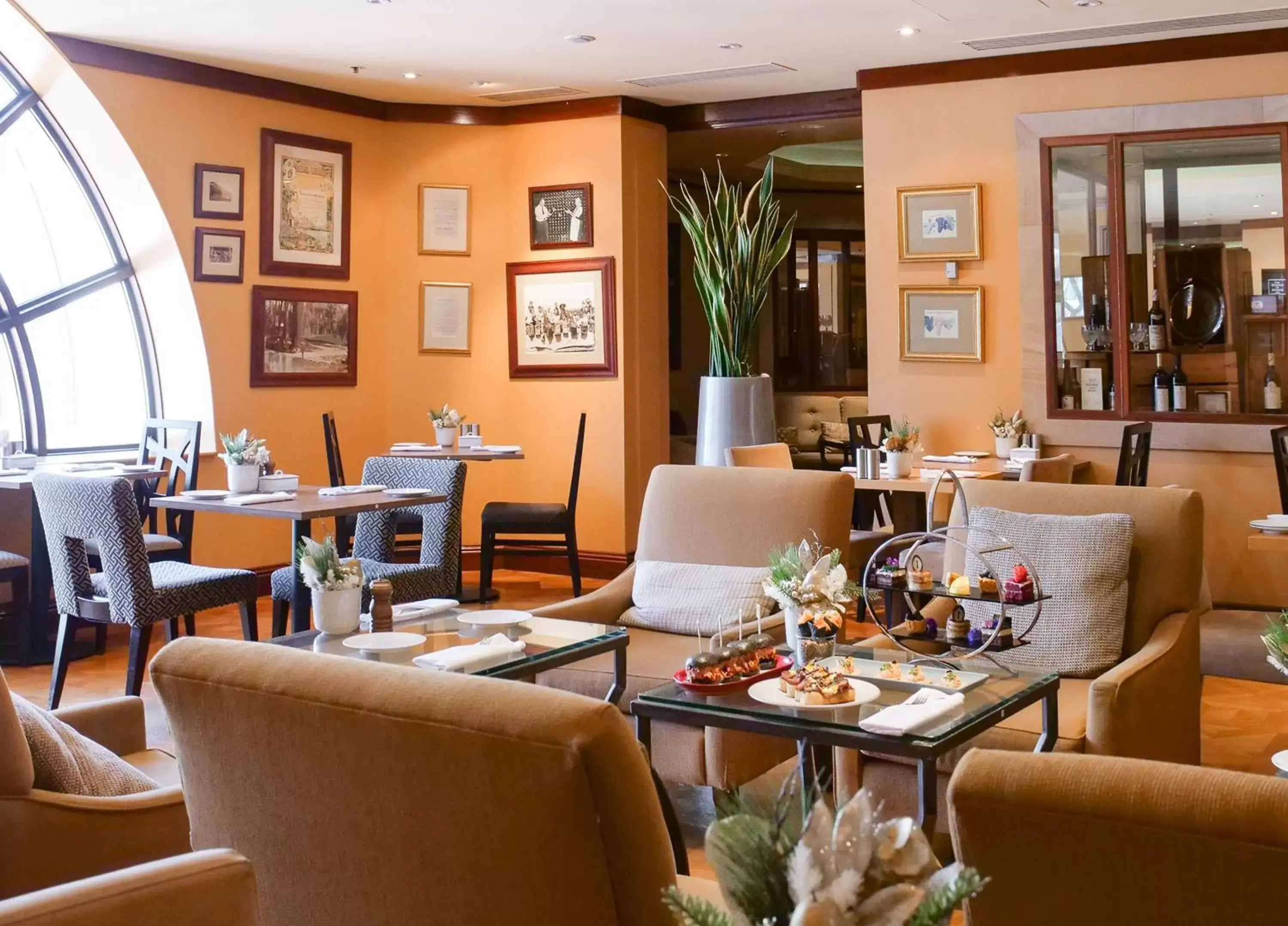 Lounge or bar, Restaurant/Places to Eat in InterContinental Adelaide, an IHG Hotel