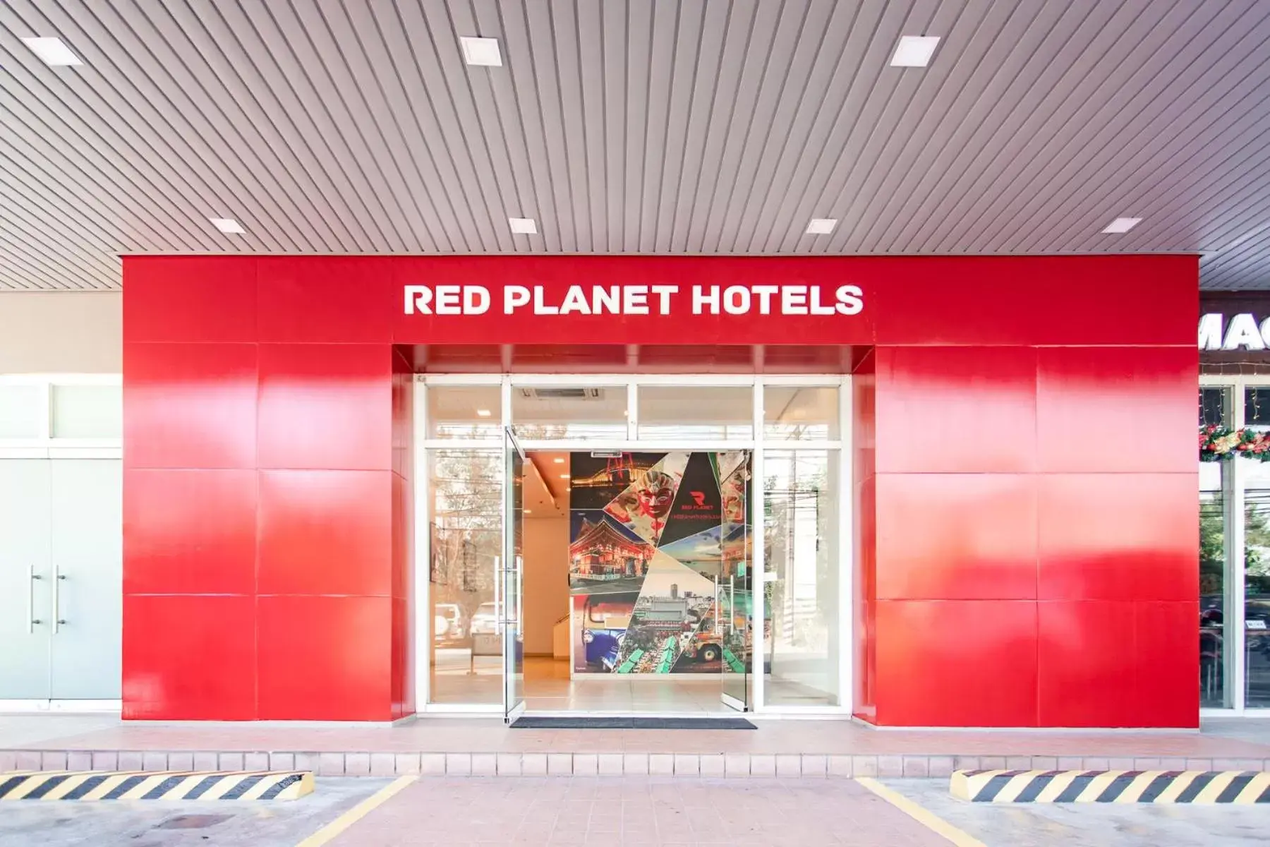 Facade/entrance in Red Planet Clark Angeles City