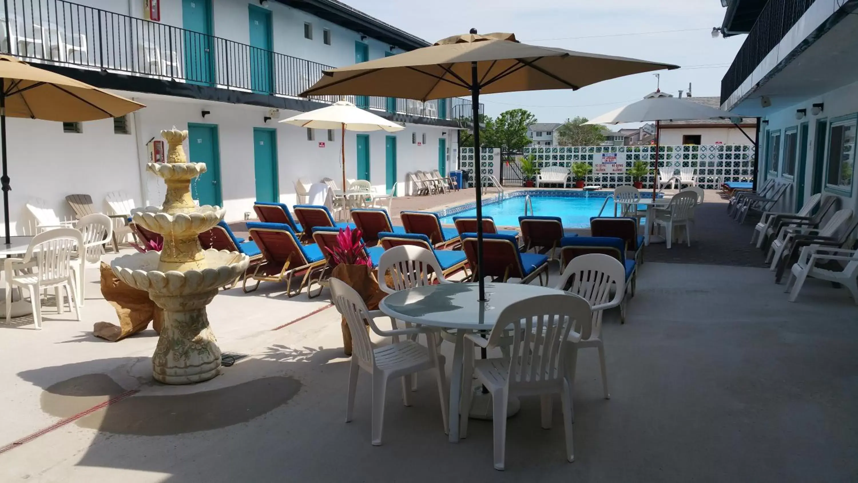 Patio, Restaurant/Places to Eat in The Amethyst Beach Motel